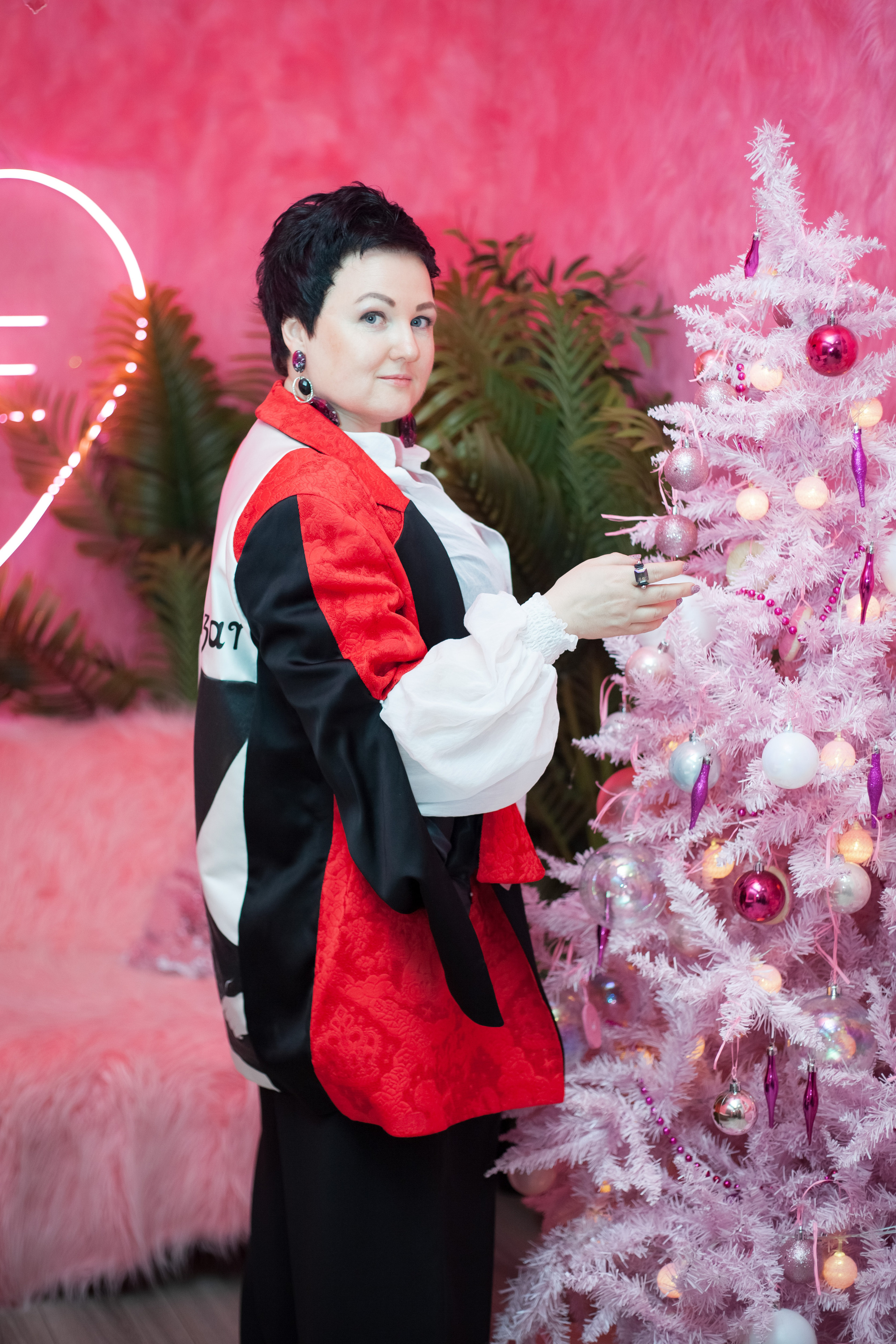 Репортаж Fashion Network Party в стиле Круэлла де Виль