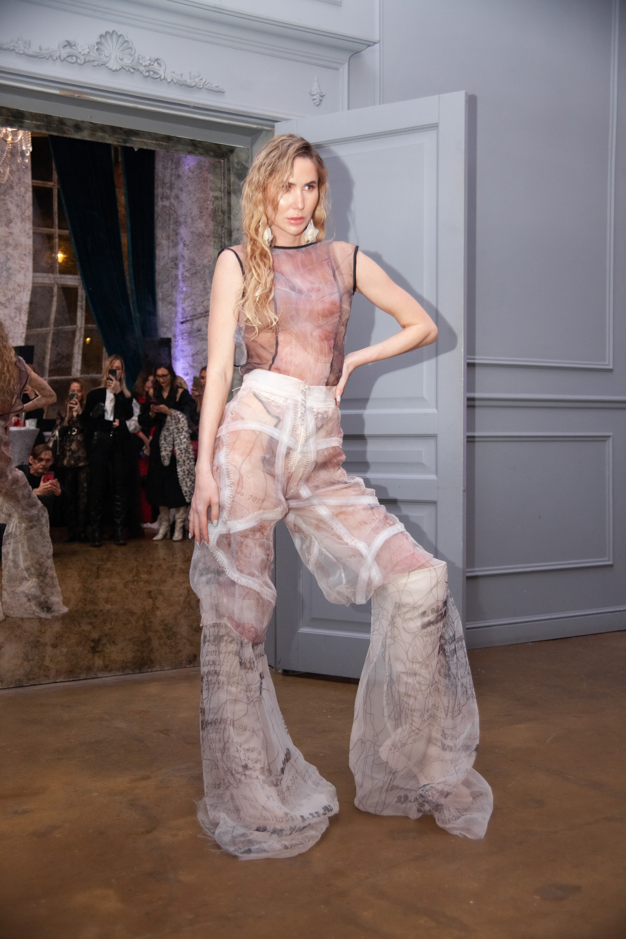 Репортаж Fashion Network Party в стиле Круэлла де Виль