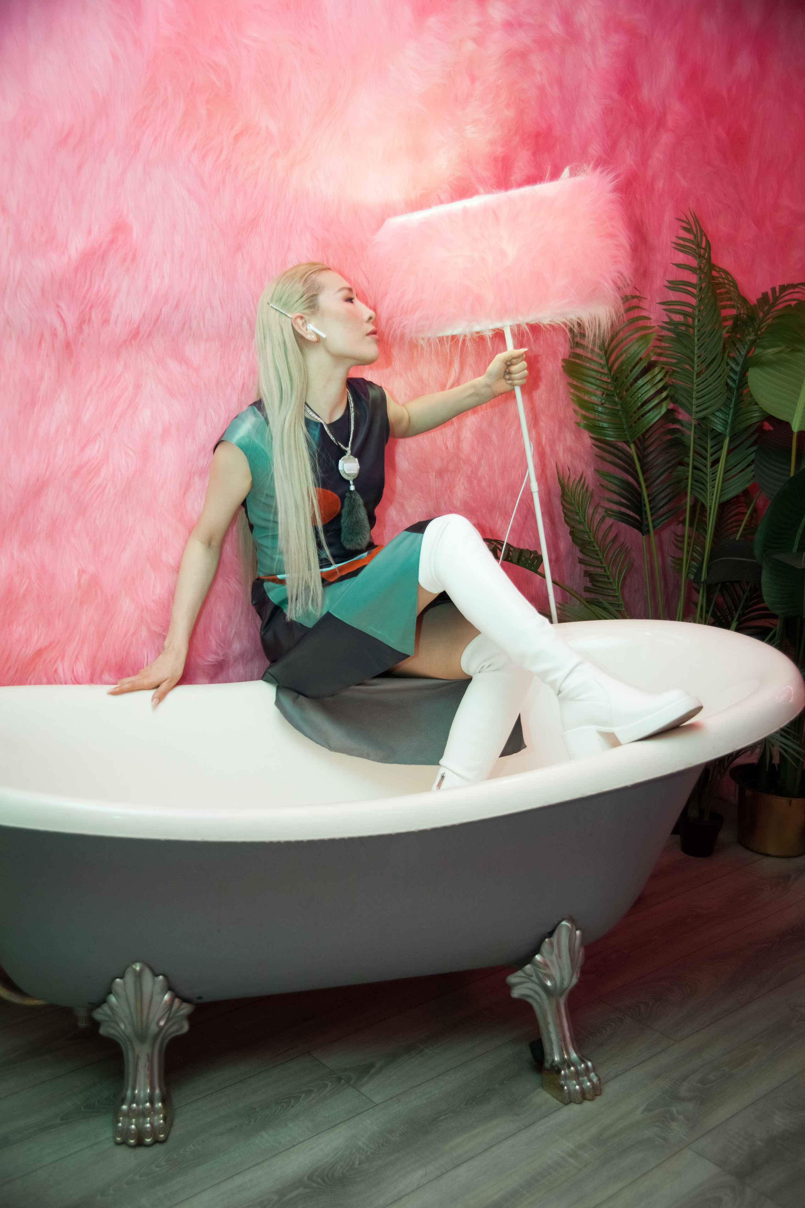 Репортаж Fashion Network Party в стиле Круэлла де Виль