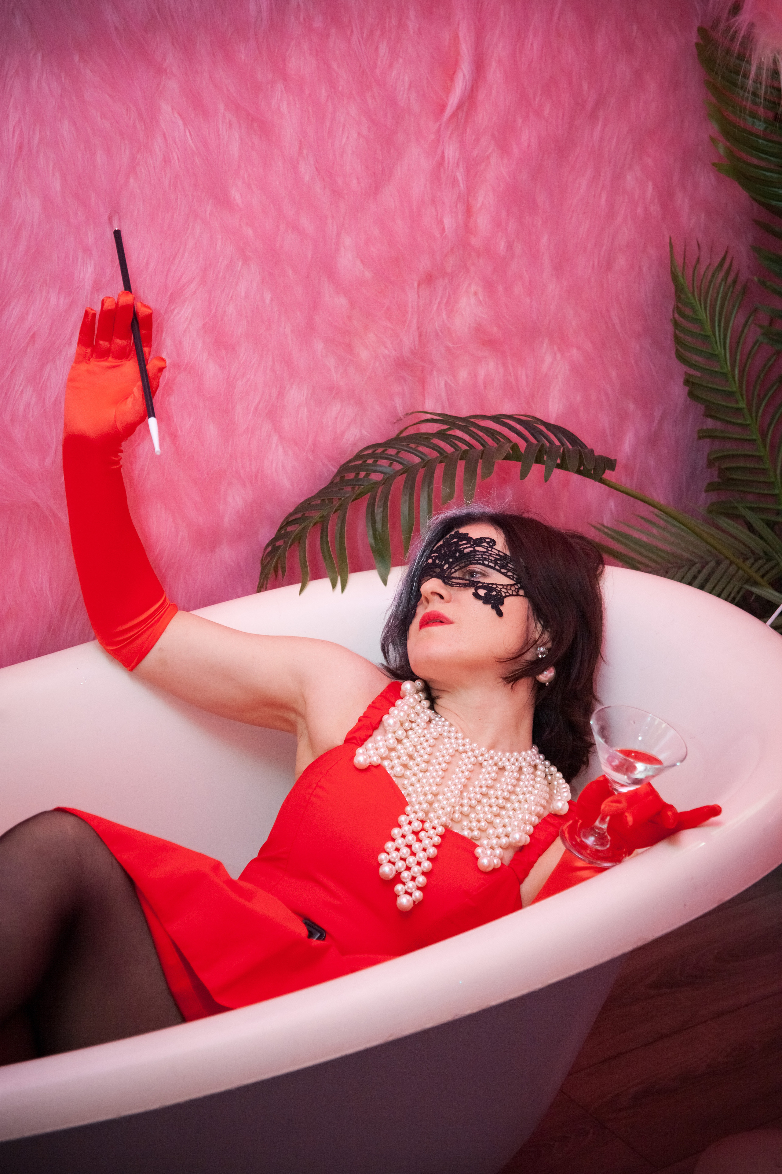 Репортаж Fashion Network Party в стиле Круэлла де Виль