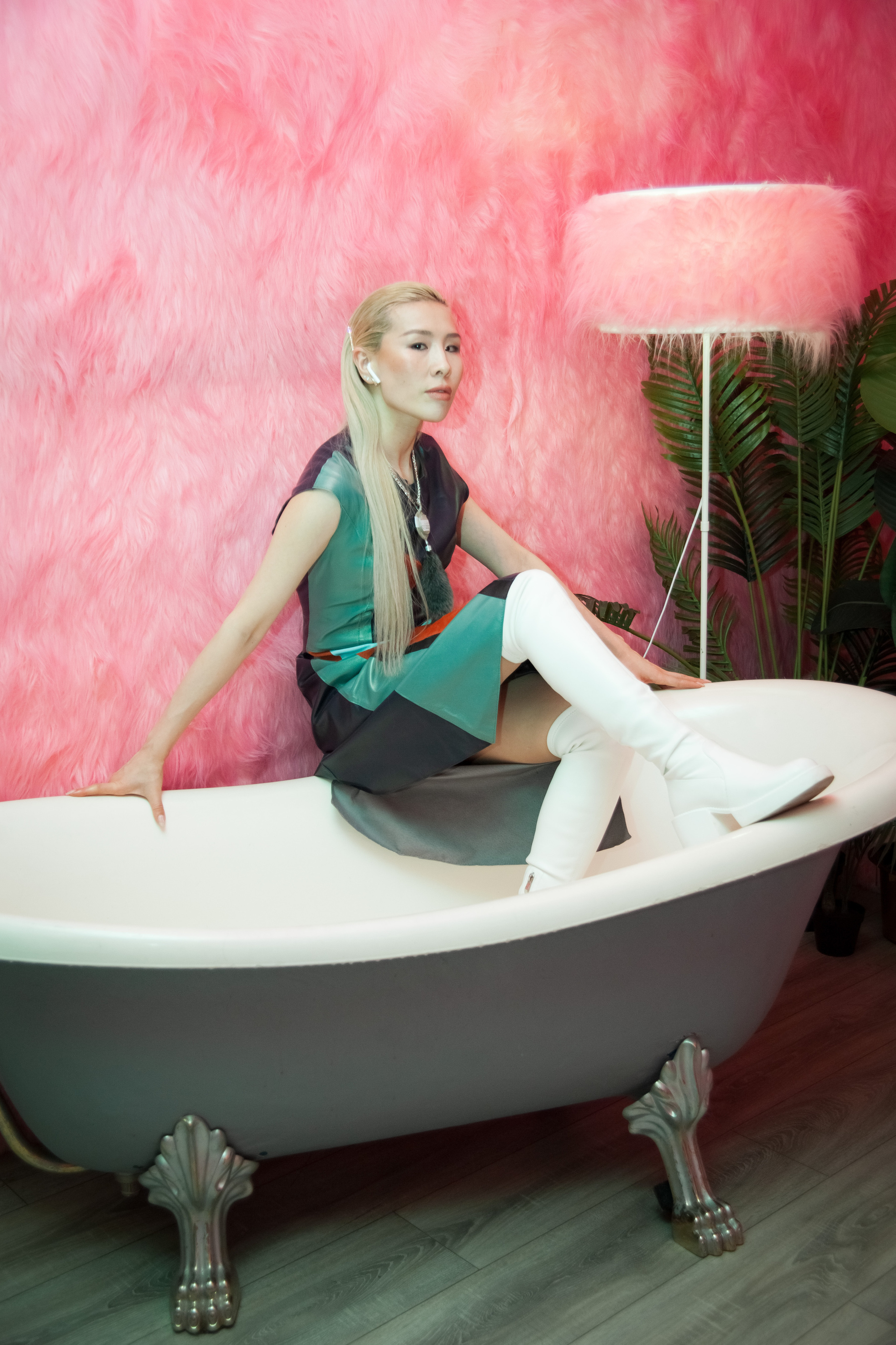 Репортаж Fashion Network Party в стиле Круэлла де Виль