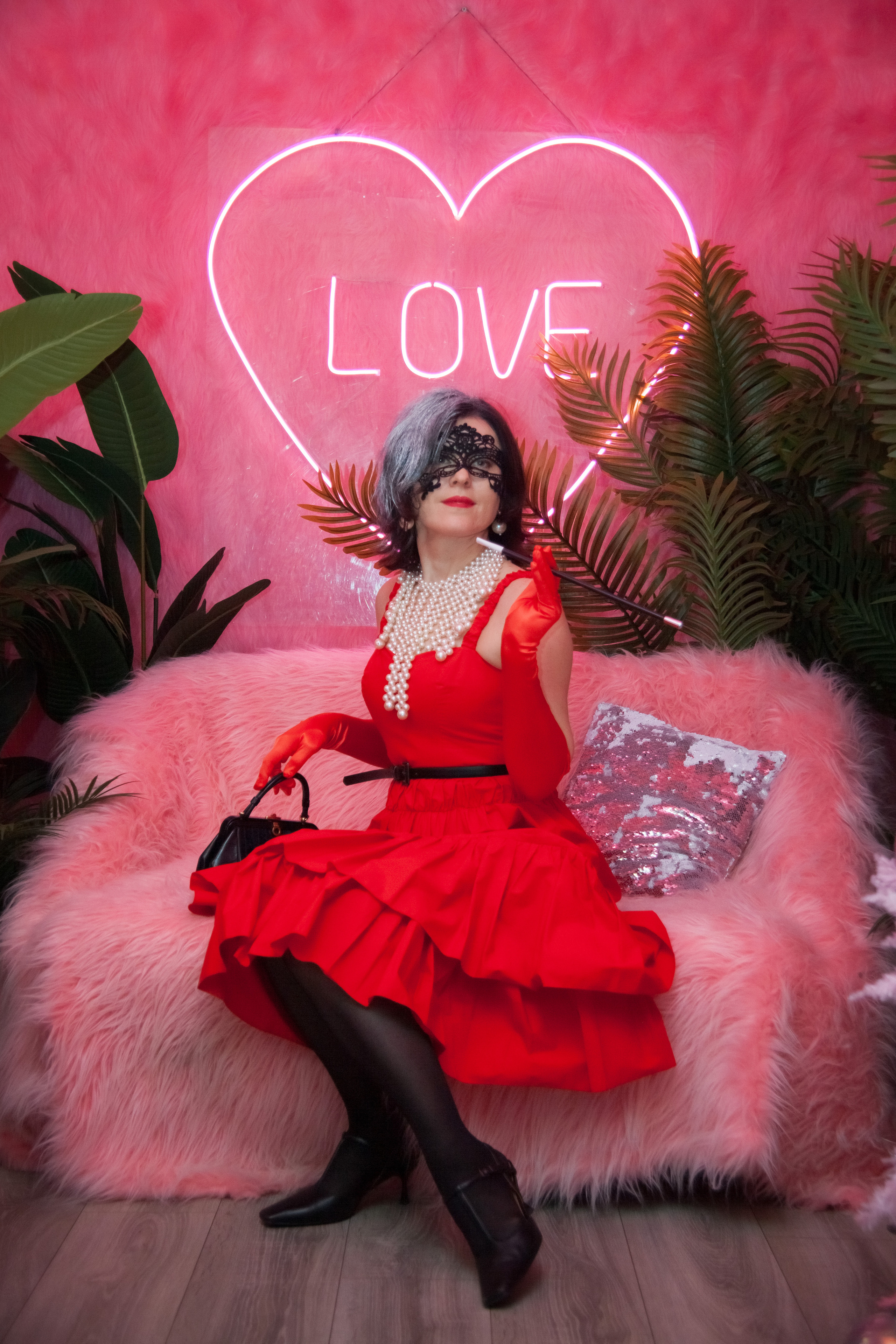 Репортаж Fashion Network Party в стиле Круэлла де Виль