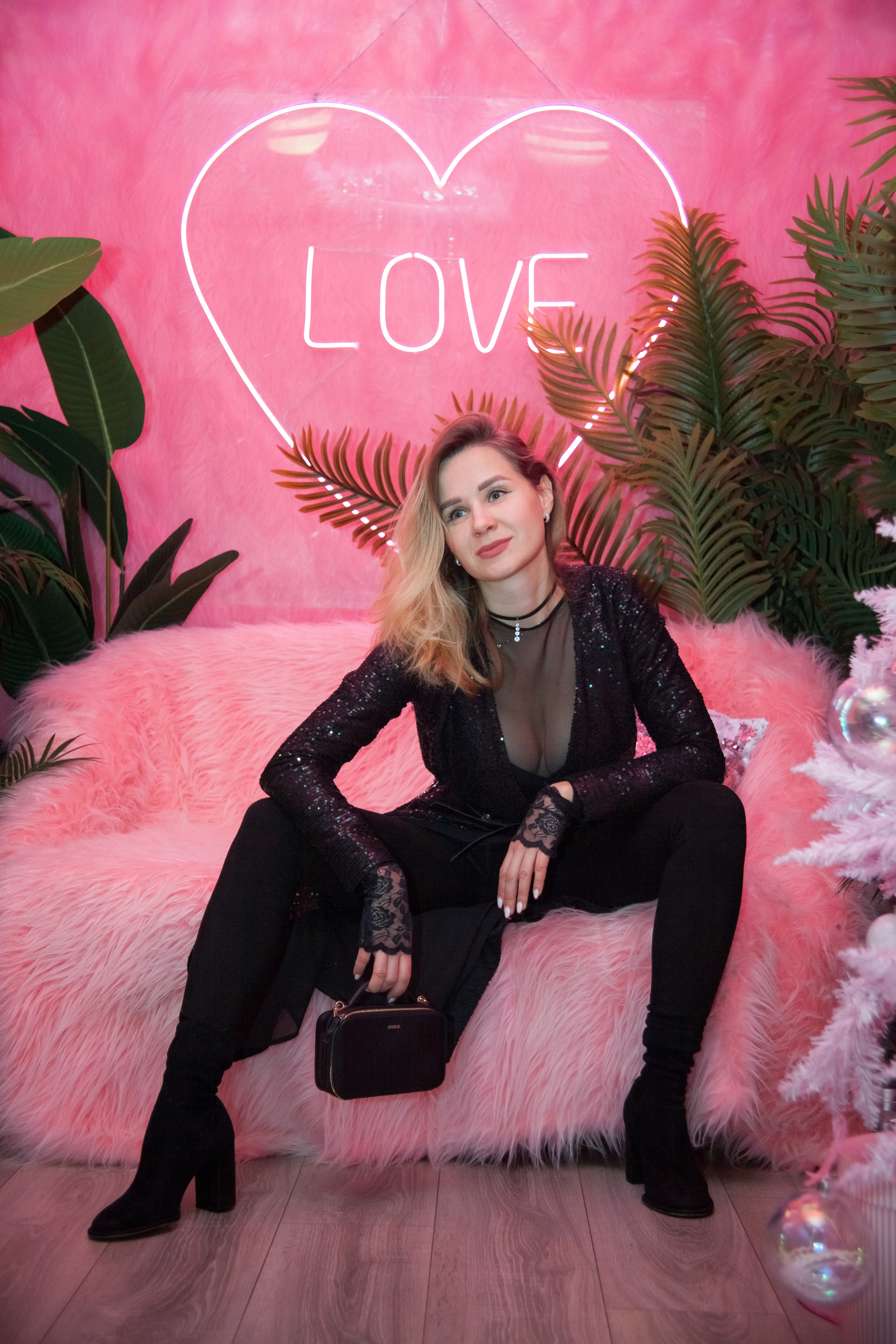 Репортаж Fashion Network Party в стиле Круэлла де Виль