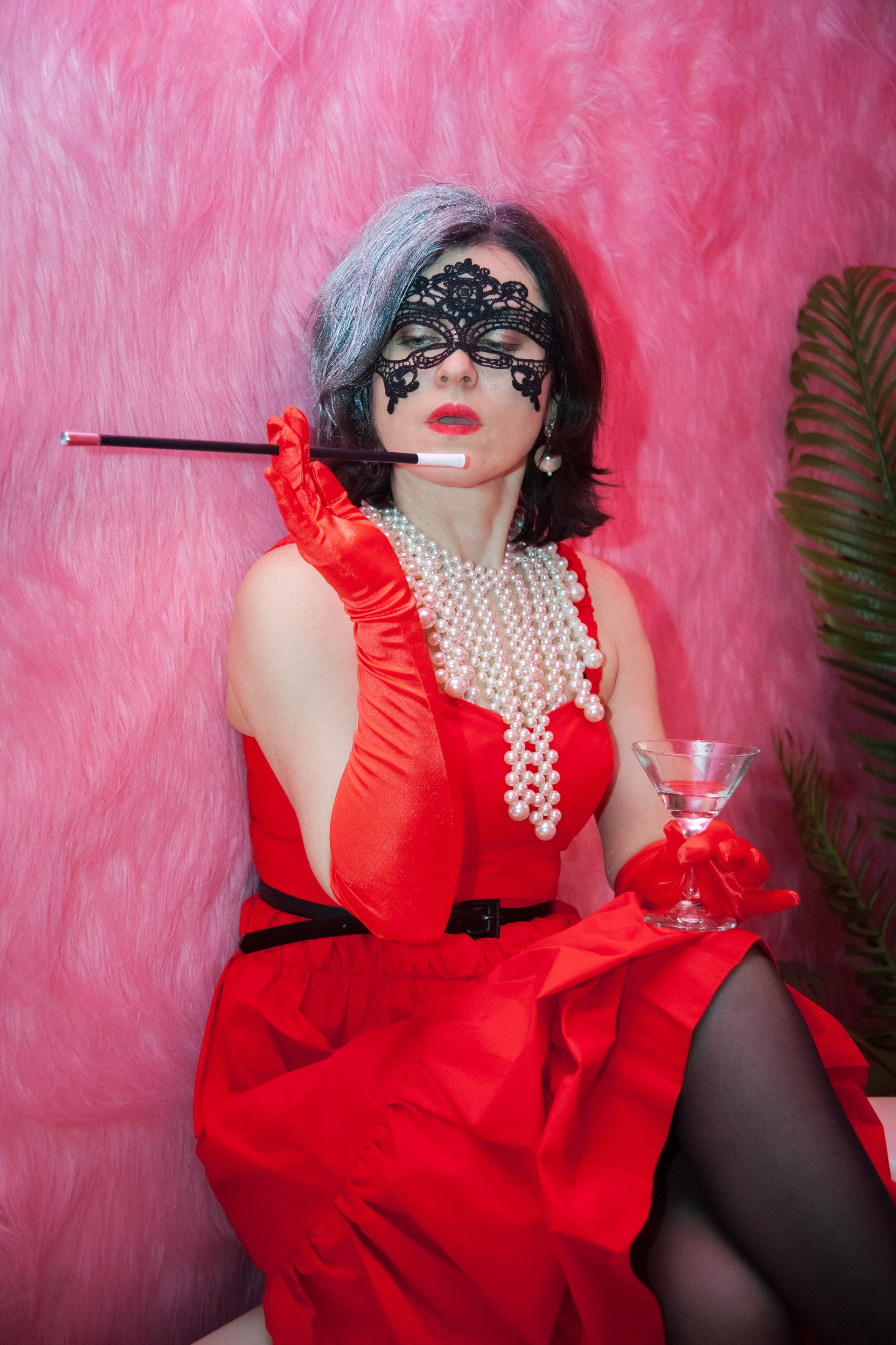 Репортаж Fashion Network Party в стиле Круэлла де Виль