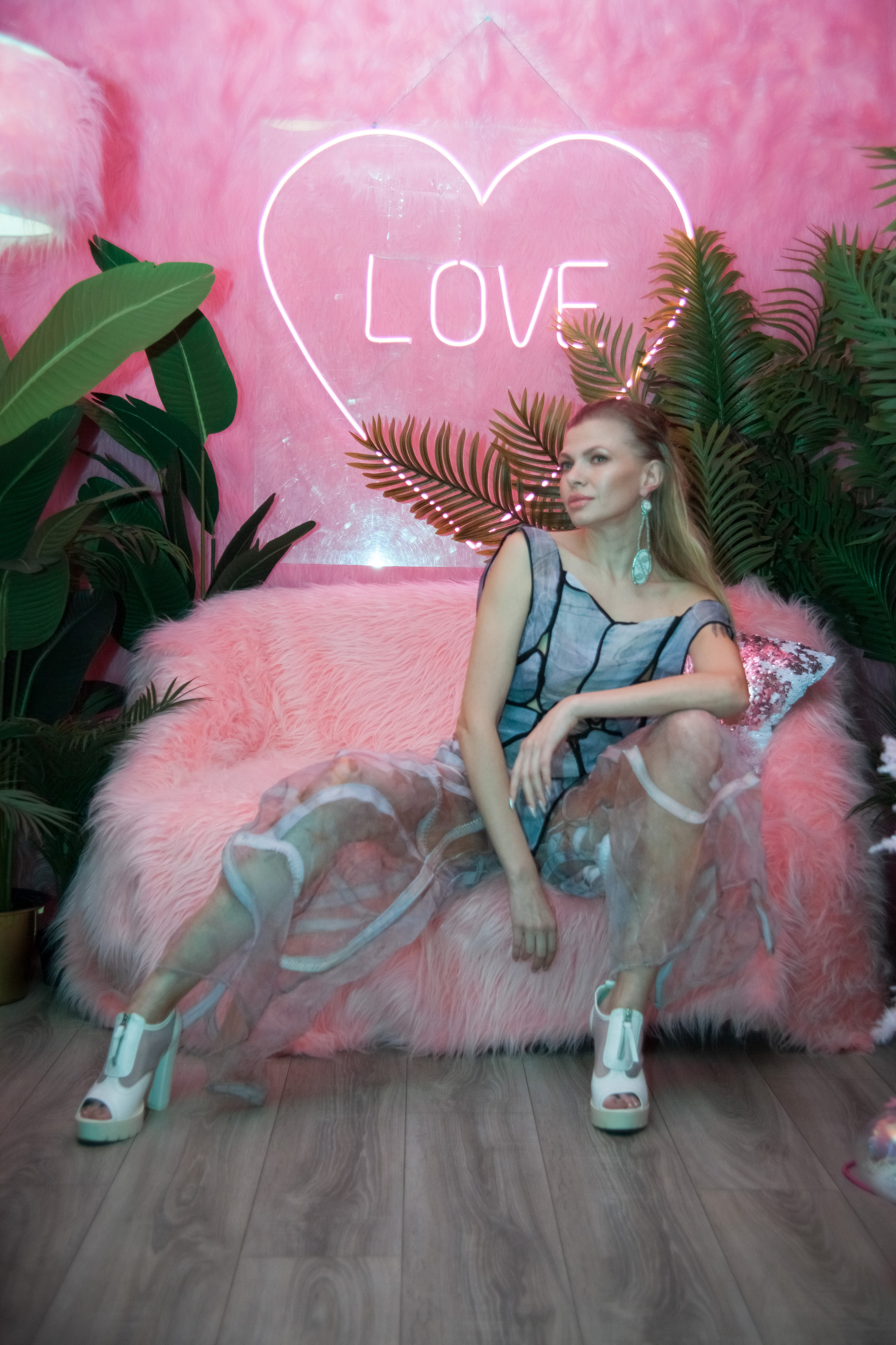 Репортаж Fashion Network Party в стиле Круэлла де Виль