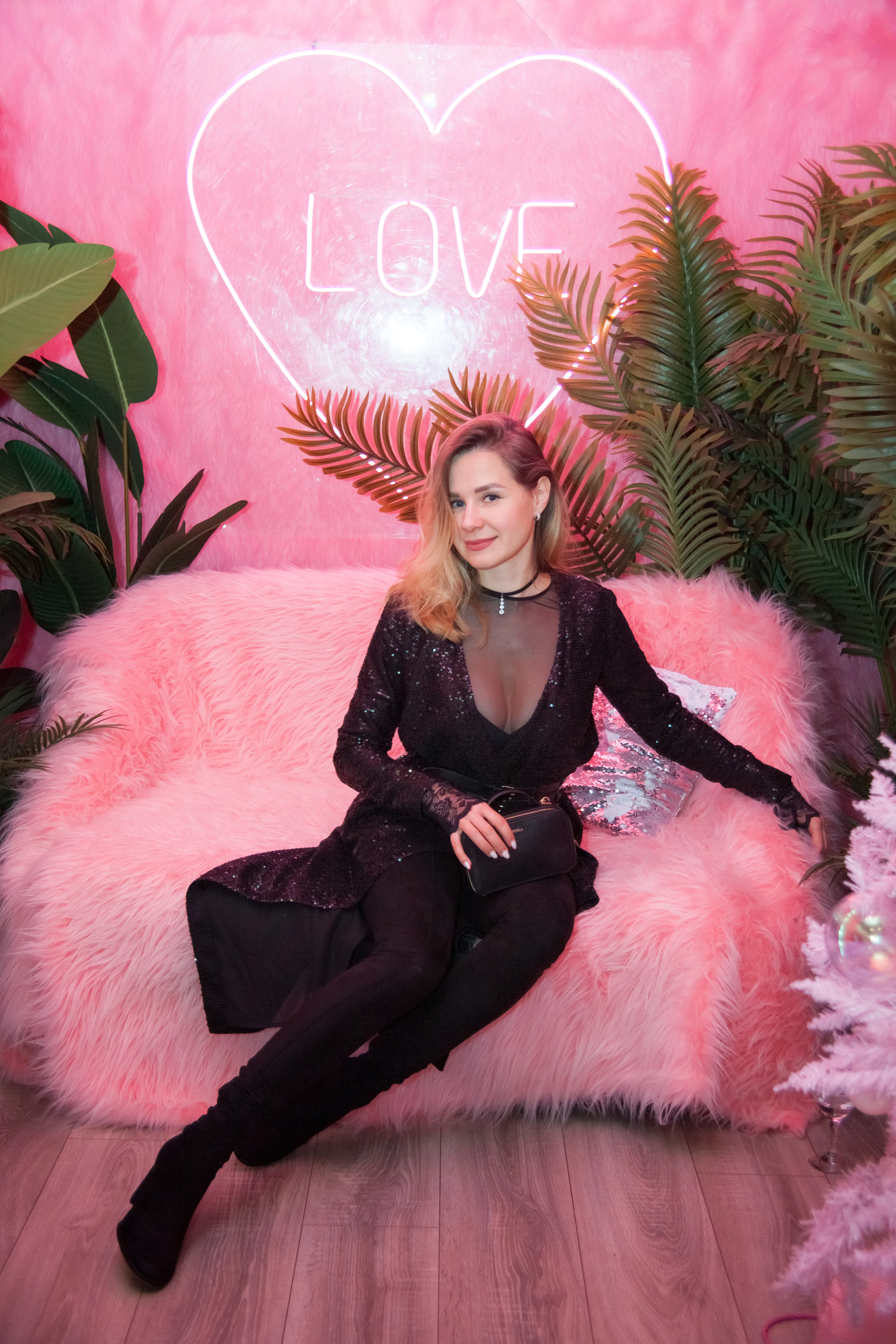 Репортаж Fashion Network Party в стиле Круэлла де Виль