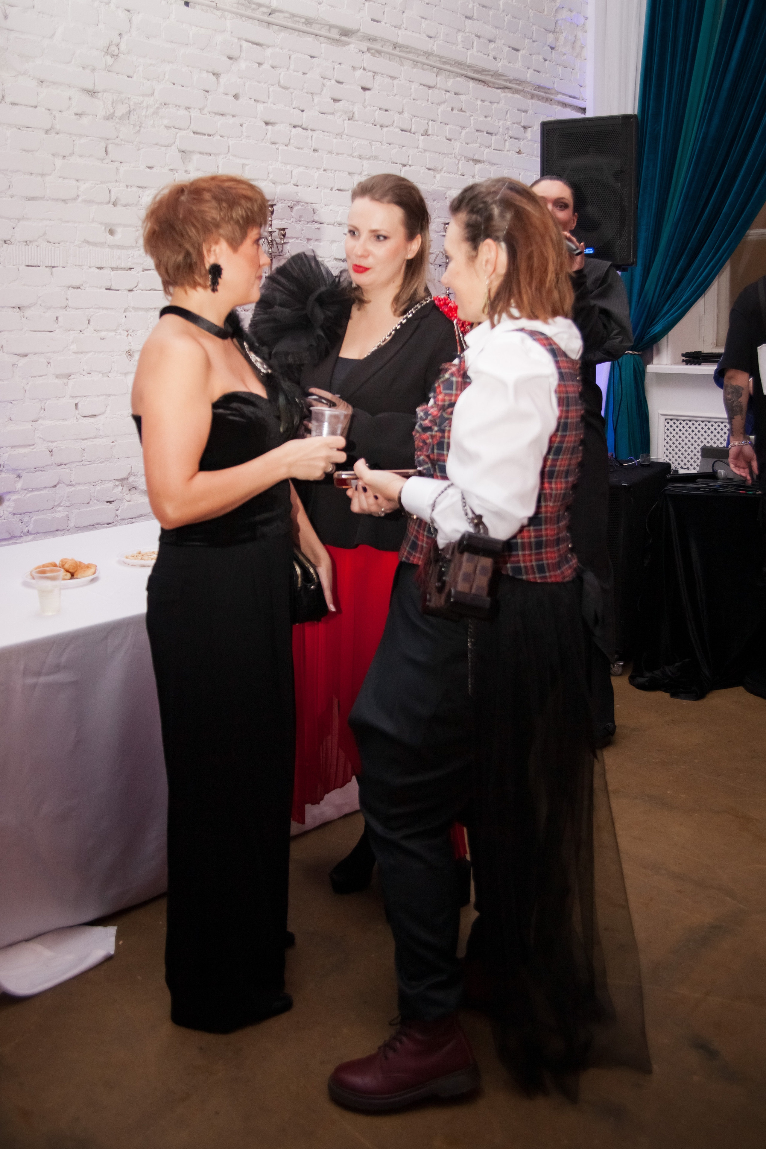 Репортаж Fashion Network Party в стиле Круэлла де Виль