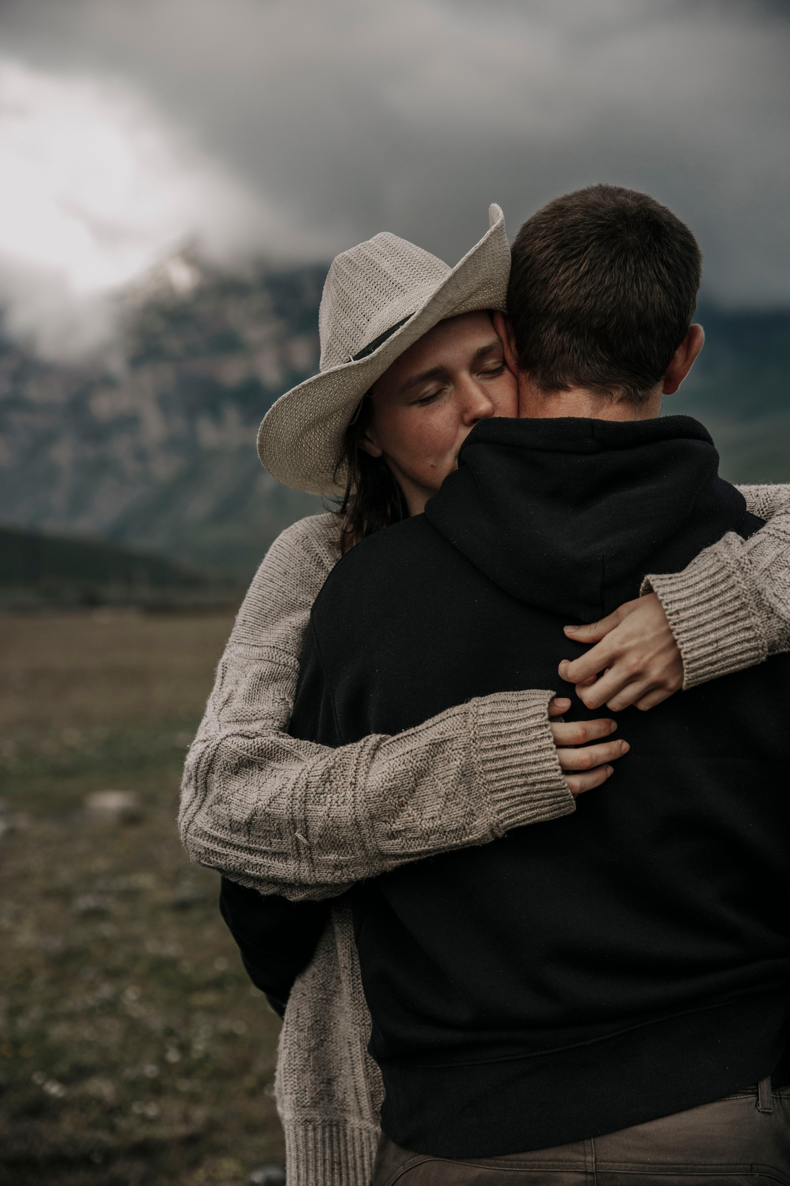 фотосессия для пары, лавстори, love story, съемка пары, парная съемка, парная фотосессия, фотосессия в горах, горы, парная съемка, фотосессия, фотограф Осколкова Ульяна