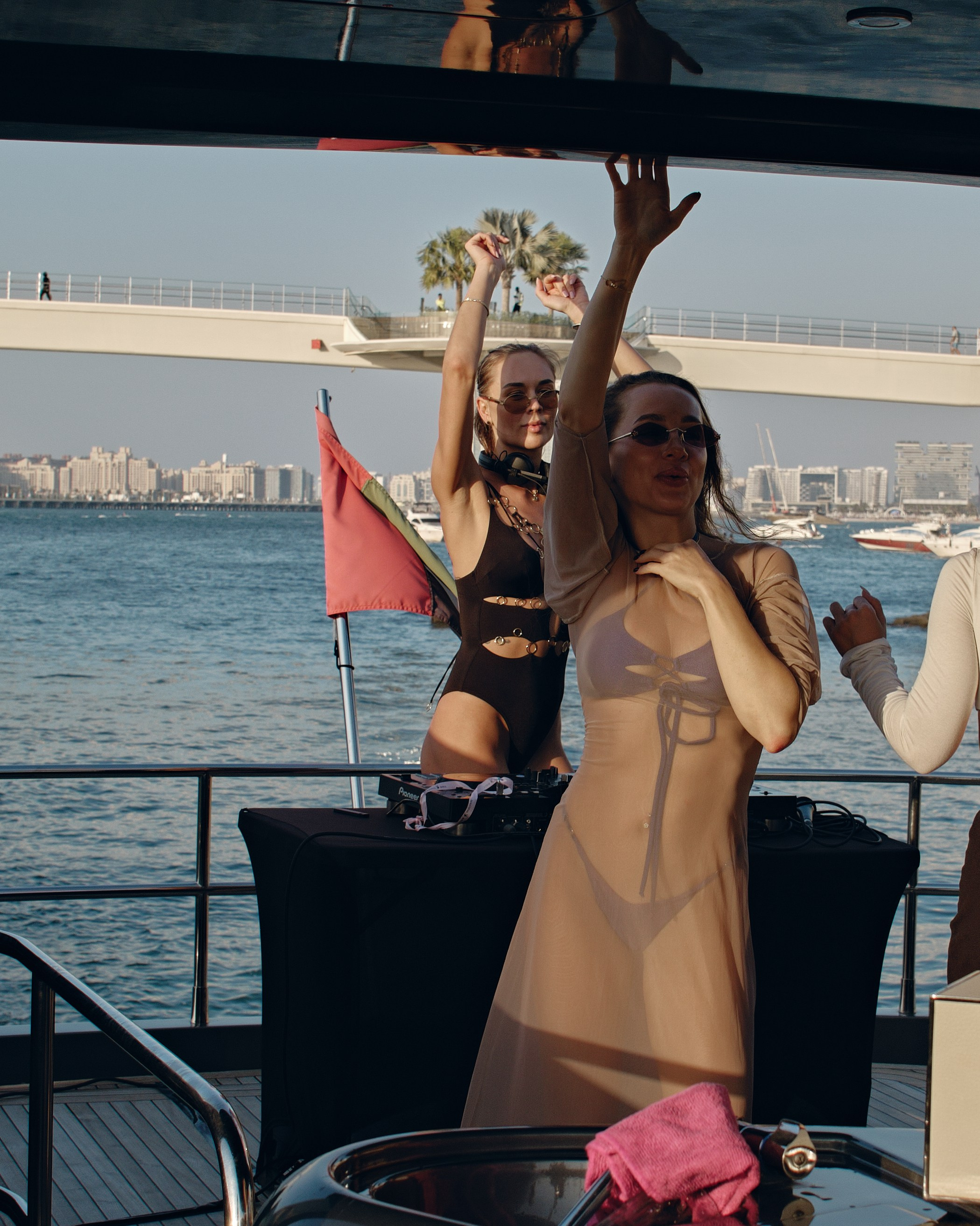 PAVEL DEREVYANKO. NOIZOMAX Художественный фотограф в Дубай