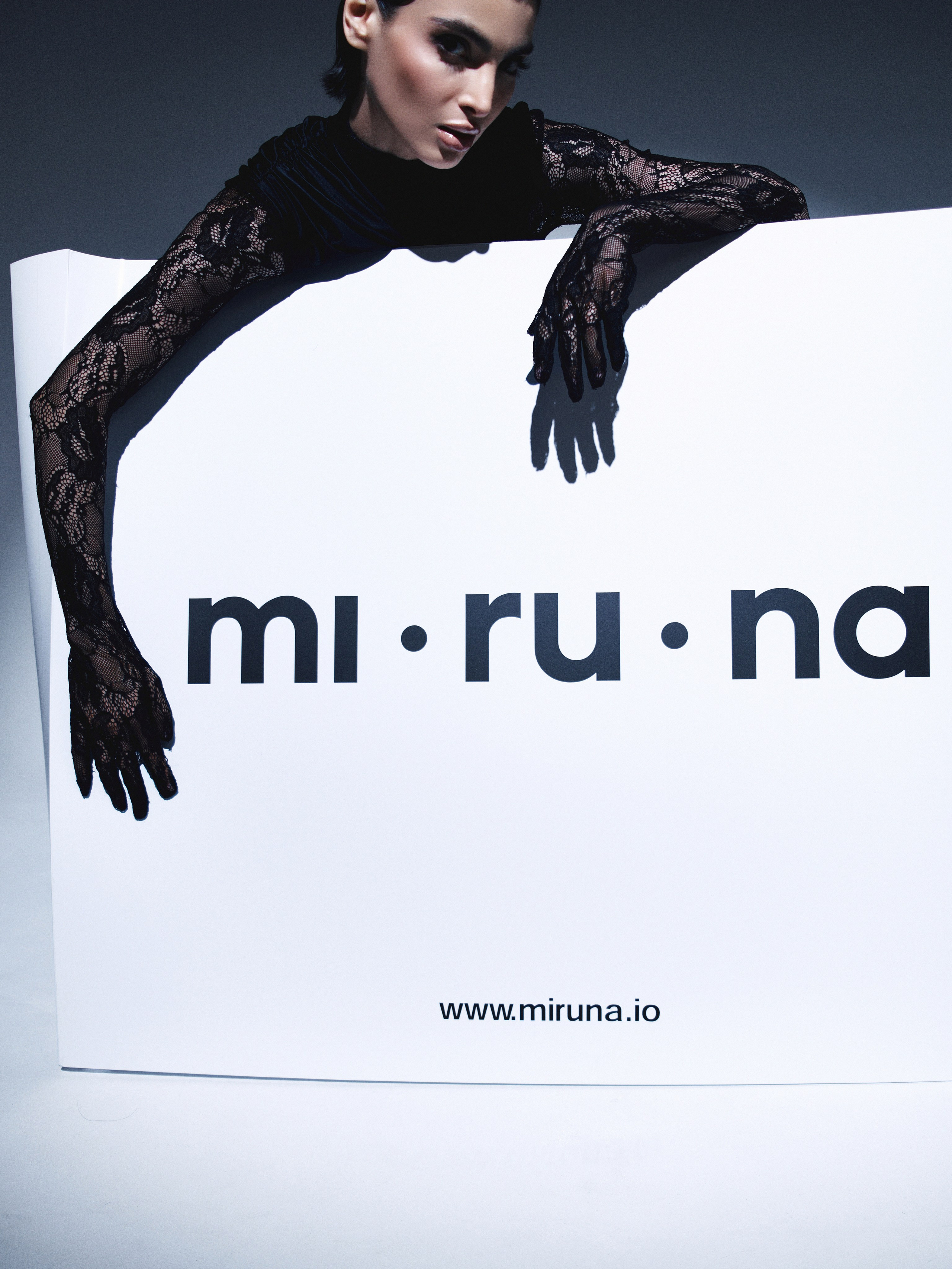 Miruna. NOIZOMAX Художественный фотограф в Дубай