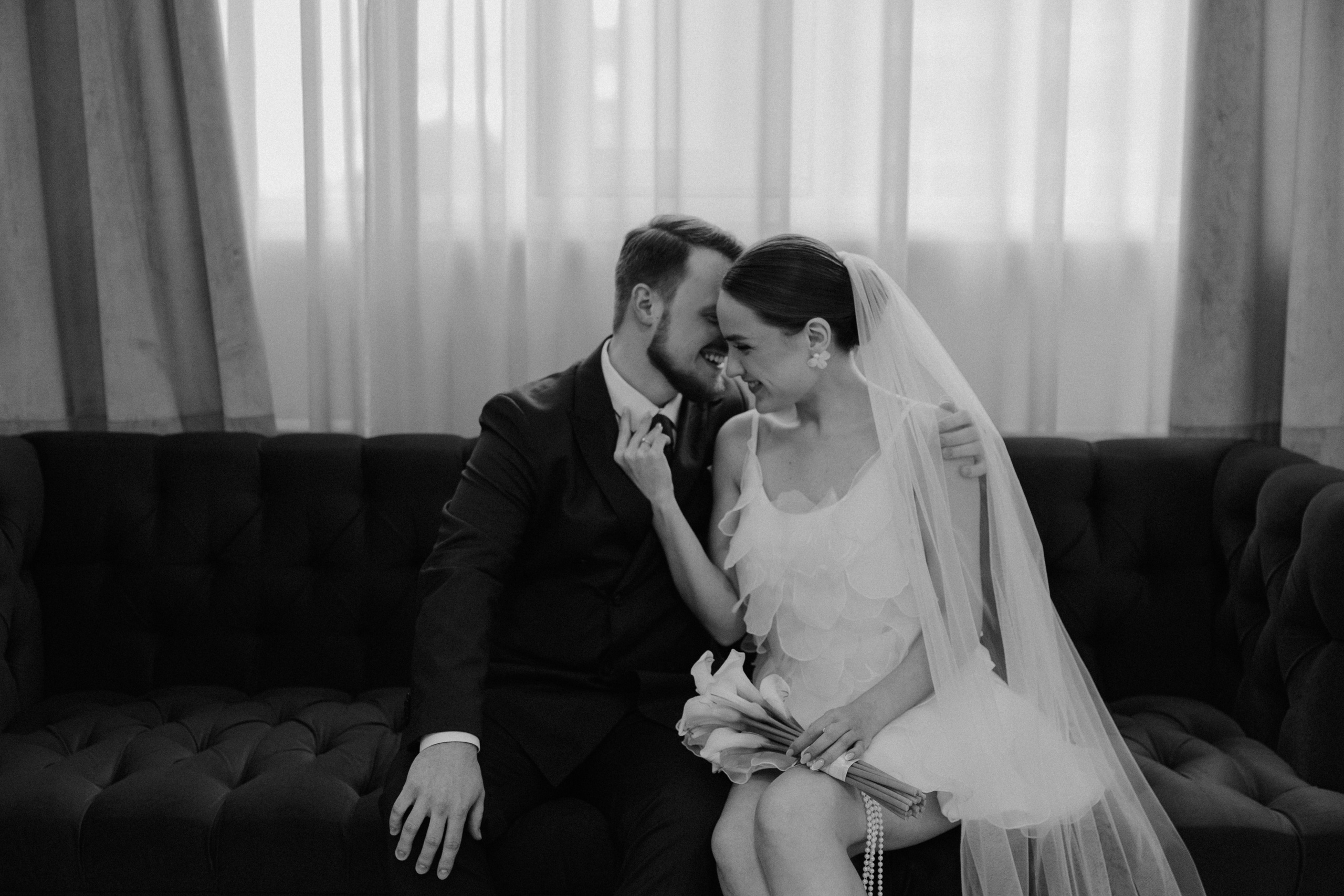 Ирина и Алексей | прогулка Котельническая наб. Свадебный фотограф Москва Анастасия Храмова