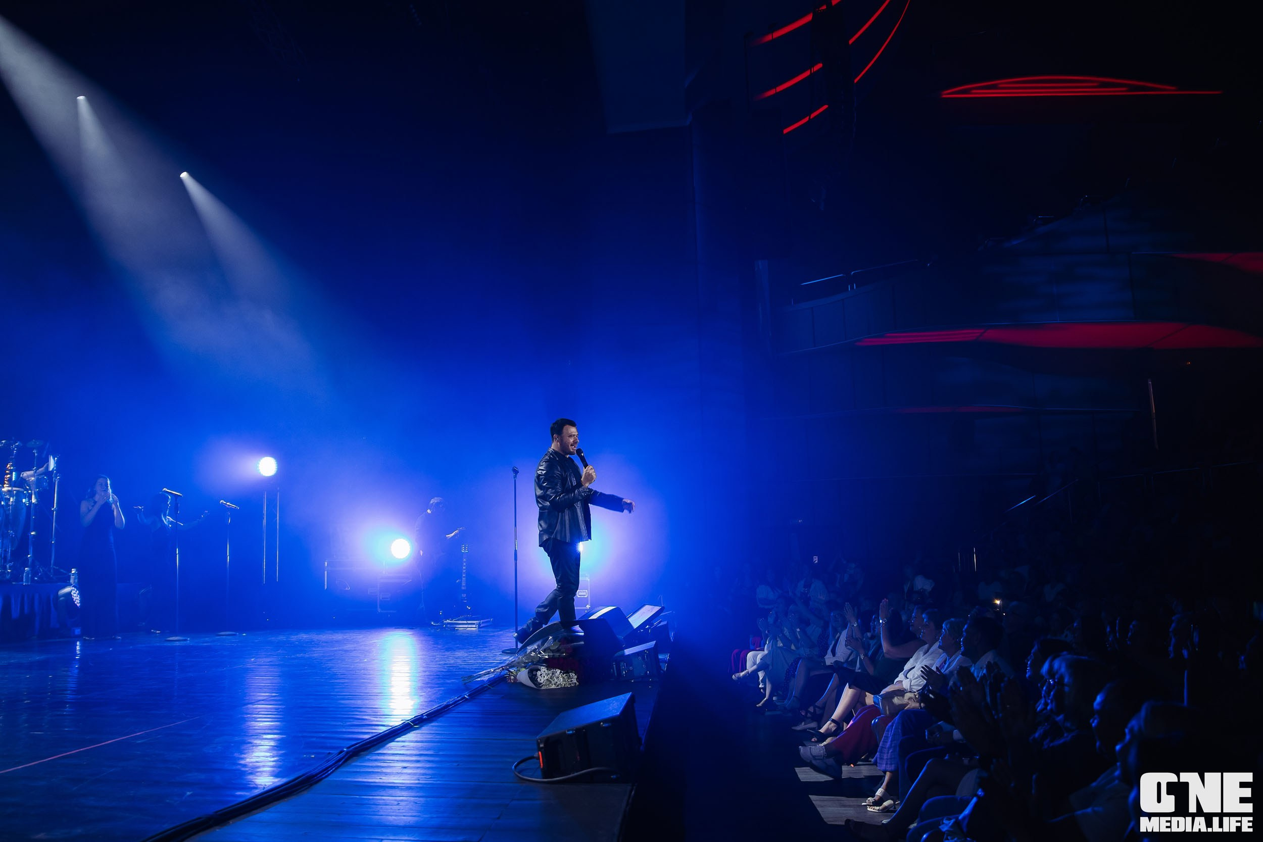 Фоторепортаж с концерта Эмина в Янтарь Холле. One Media Life: фоторепортажи, фотоотчеты с мероприятий и заведений