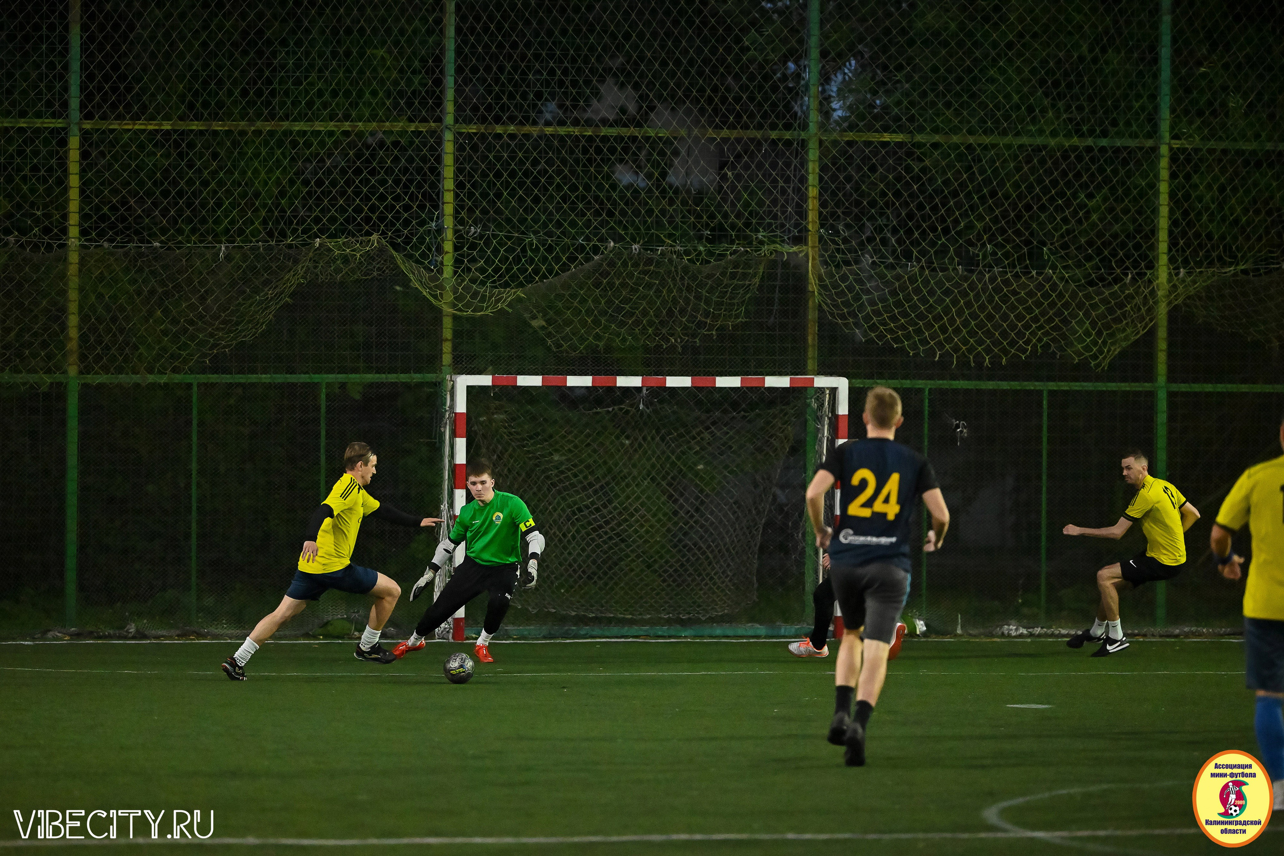 ИГРЫ МИНИ-ФУТБОЛЬНОЙ И КОРПОРАТИВНОЙ ЛИГИ. VIBECITY.RU Вайб Сити Ру Фоторепортажи Фотоотчеты Калининград