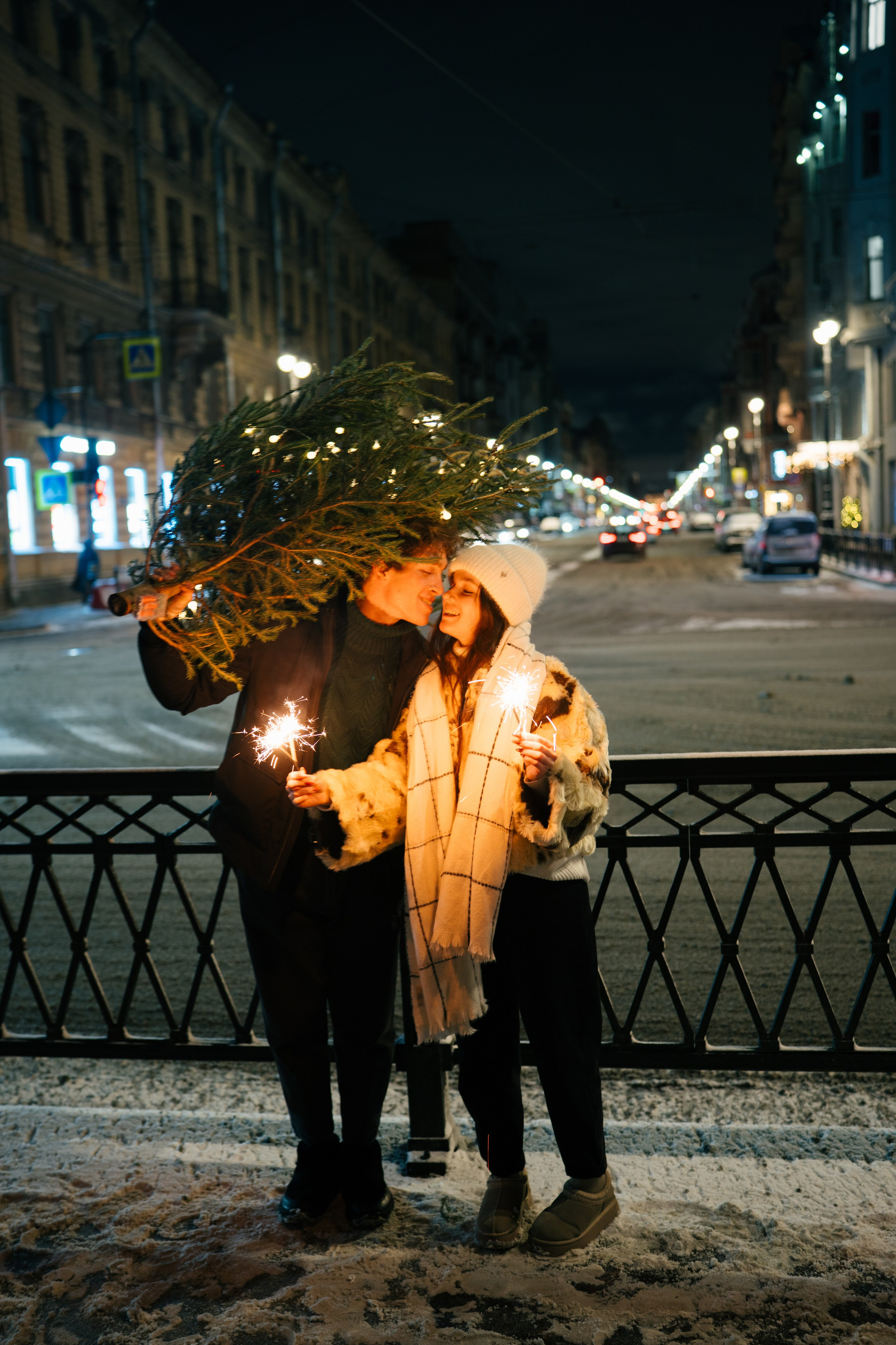 НОВОГОДНЯЯ ПРОГУЛКА ПАРЫ ПО ЧЕРНЫШЕВСКОЙ ПЕРЕД НОВЫМ ГОДОМ. Профессиональный фотограф, Санкт-Петербург — Виктория Богомолова