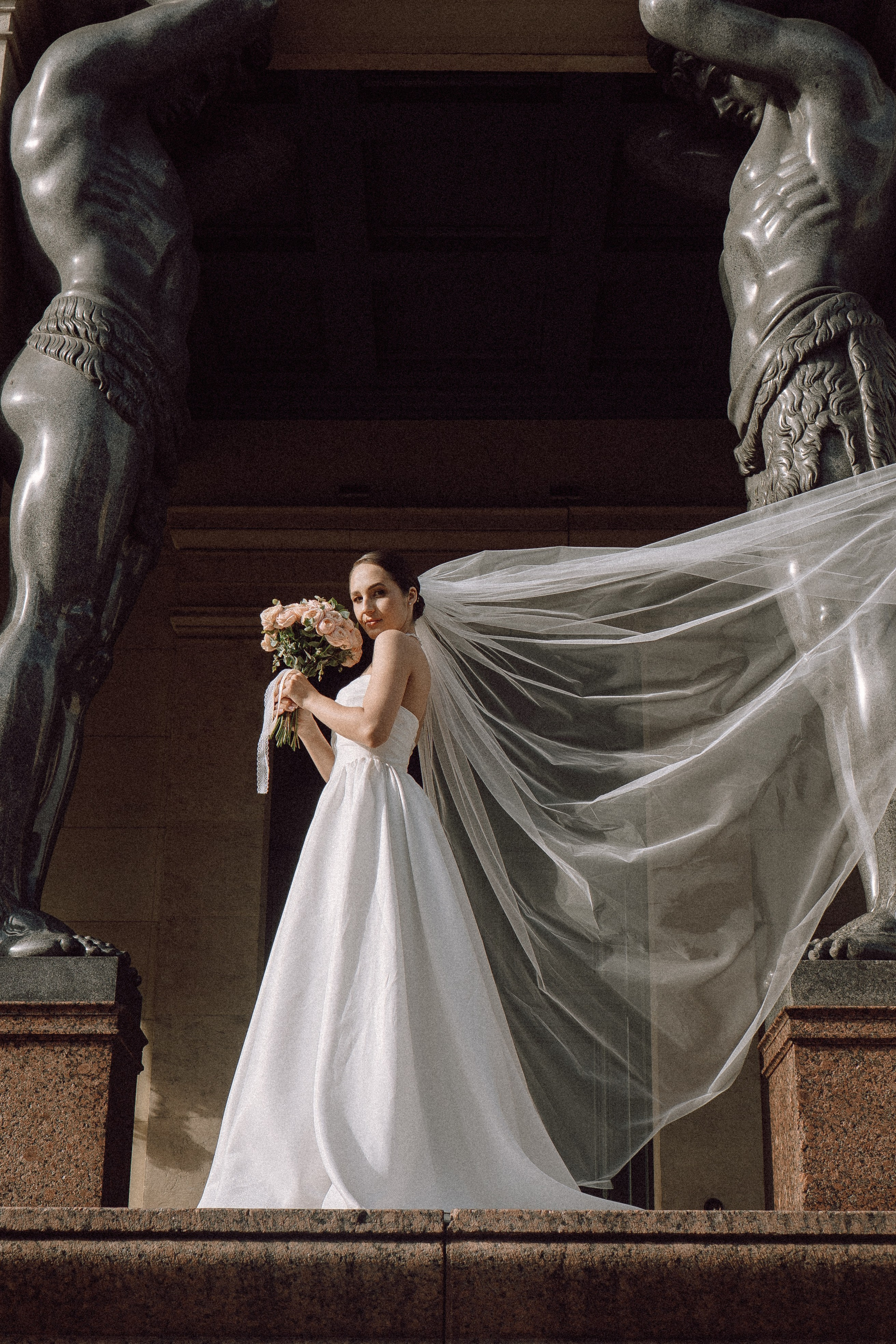 СВАДЕБНАЯ ПРОГУЛКА В САНТК-ПЕТЕРБУРГЕ (ИСАКИЕВСКИЙ СОБОР, ЗИМНЯЯ КАНАВКА, ЭРМИТАЖ И БОЛЬШАЯ МОРСКАЯ УЛИЦА). Профессиональный фотограф, Санкт-Петербург — Виктория Богомолова