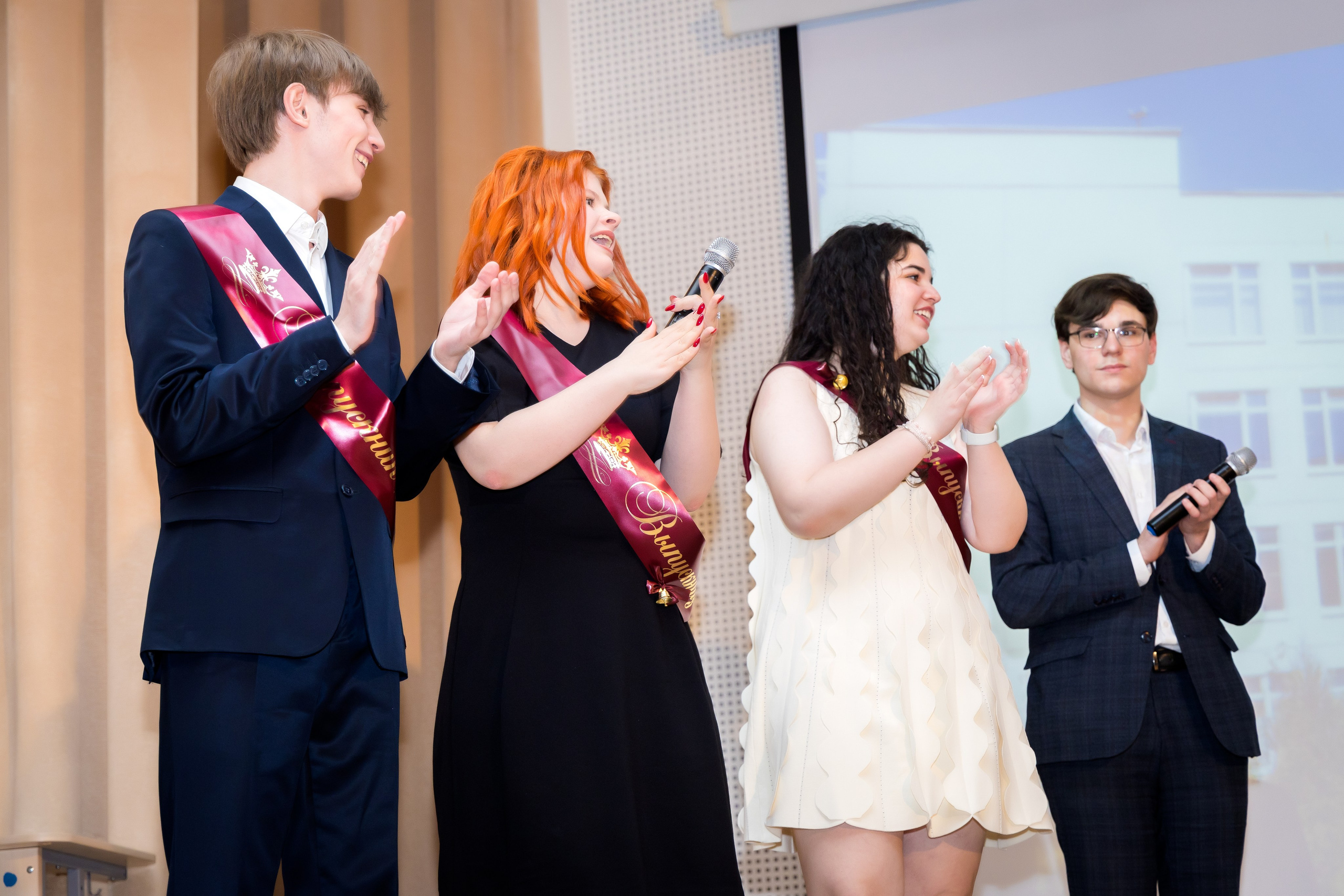 Выпускной в школе. Photomantis