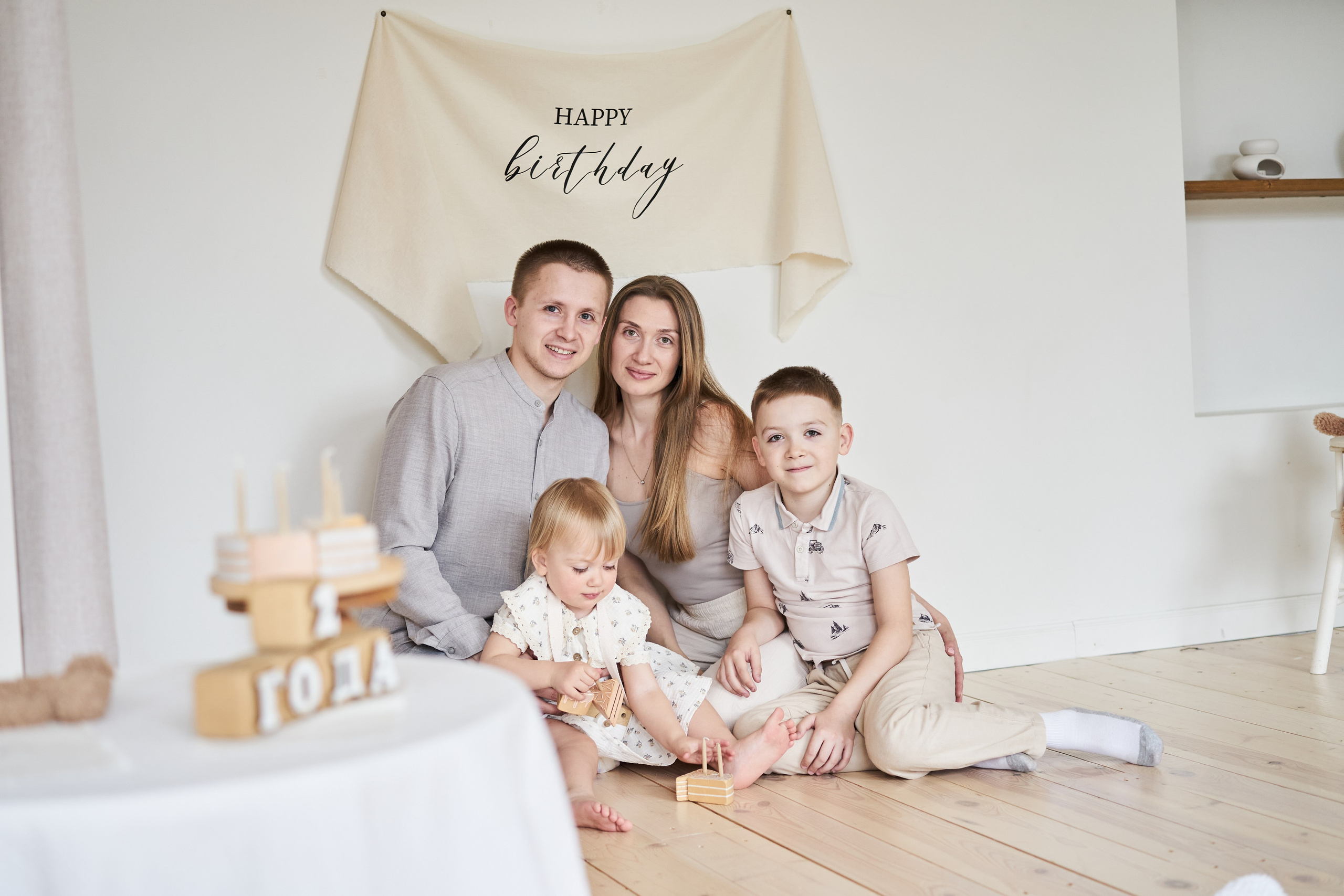 Семейная фотосессия в студии. Фотограф Екатеринбург Кокшарова Александра