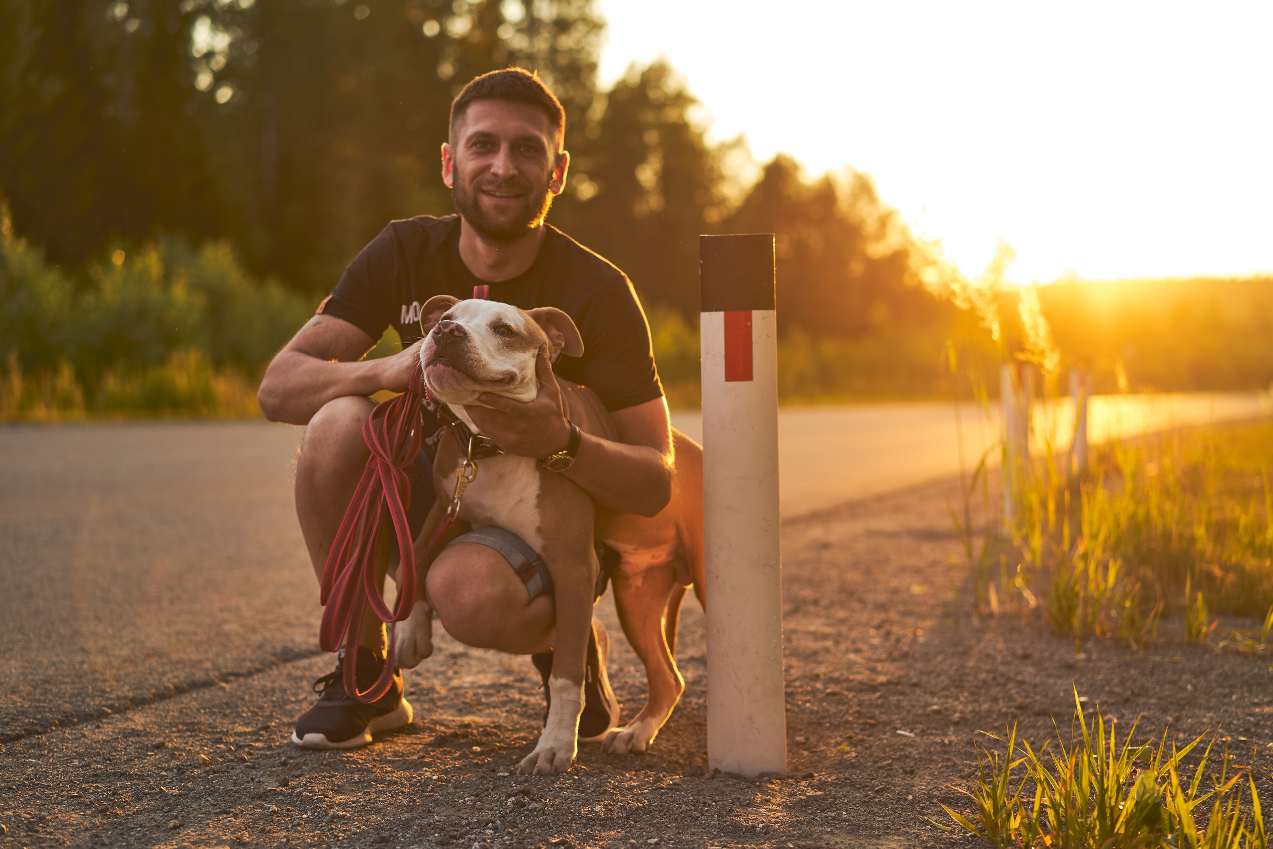 Мужская фотосессия с собакой на закате. Фотограф Екатеринбург Кокшарова Александра