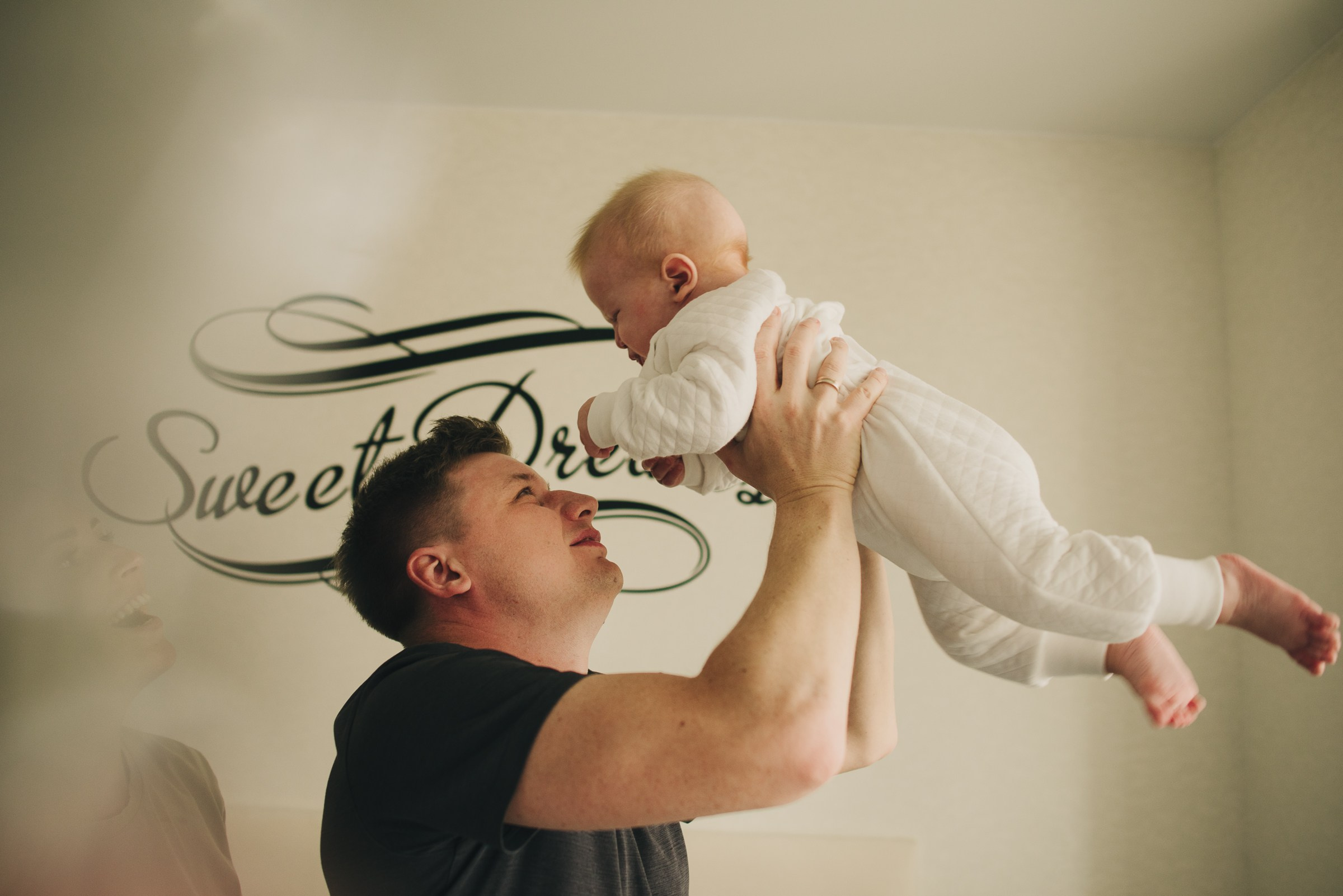 Наш мир — маленький ты!. Фотограф в Москве новорожденные свадьбы семьи Дарья Ларионова