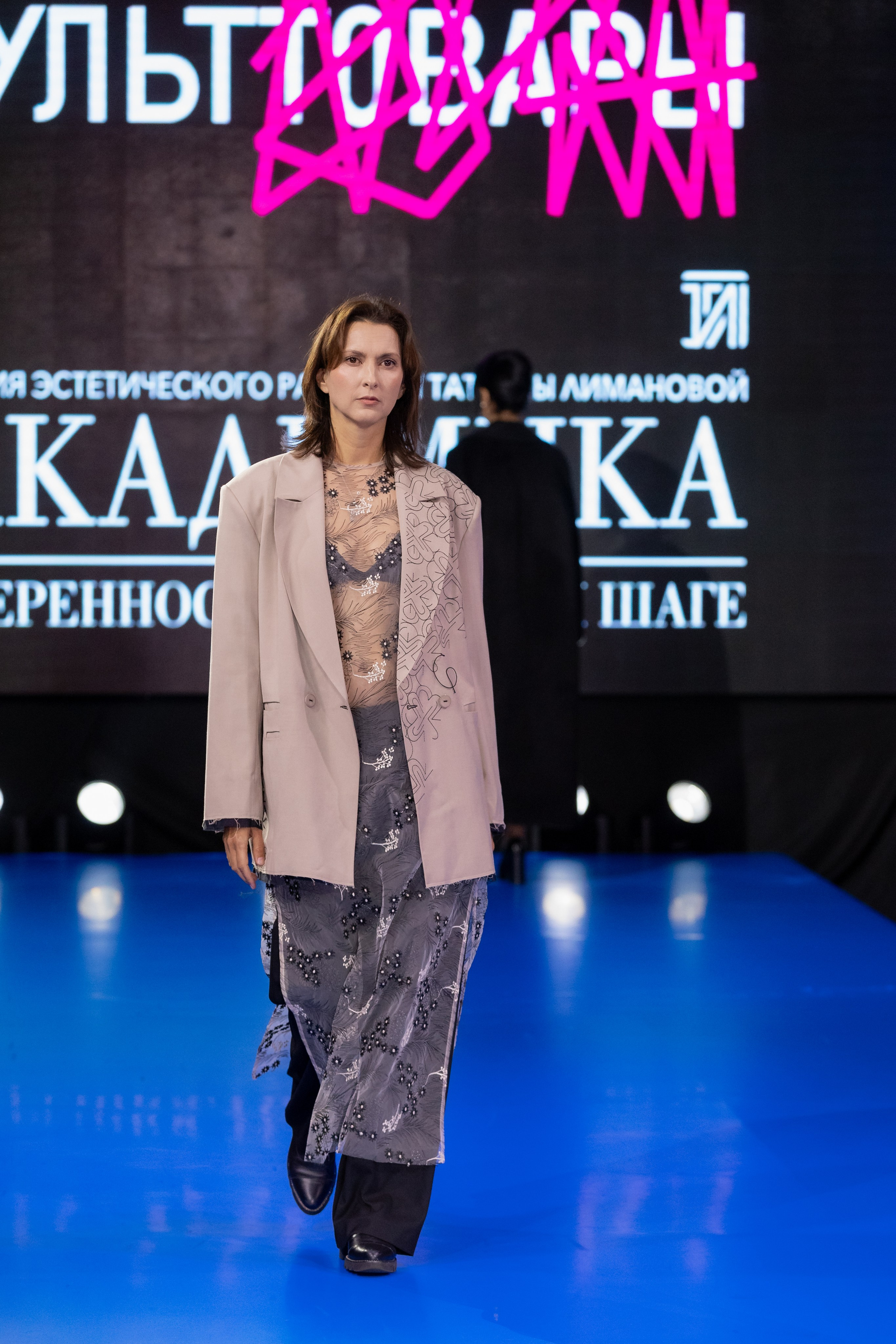 Подиум Volga Fashion Show 2025 в Ростове-на-Дону. Фотограф в Ростов-на-Дону Виктория Савчук