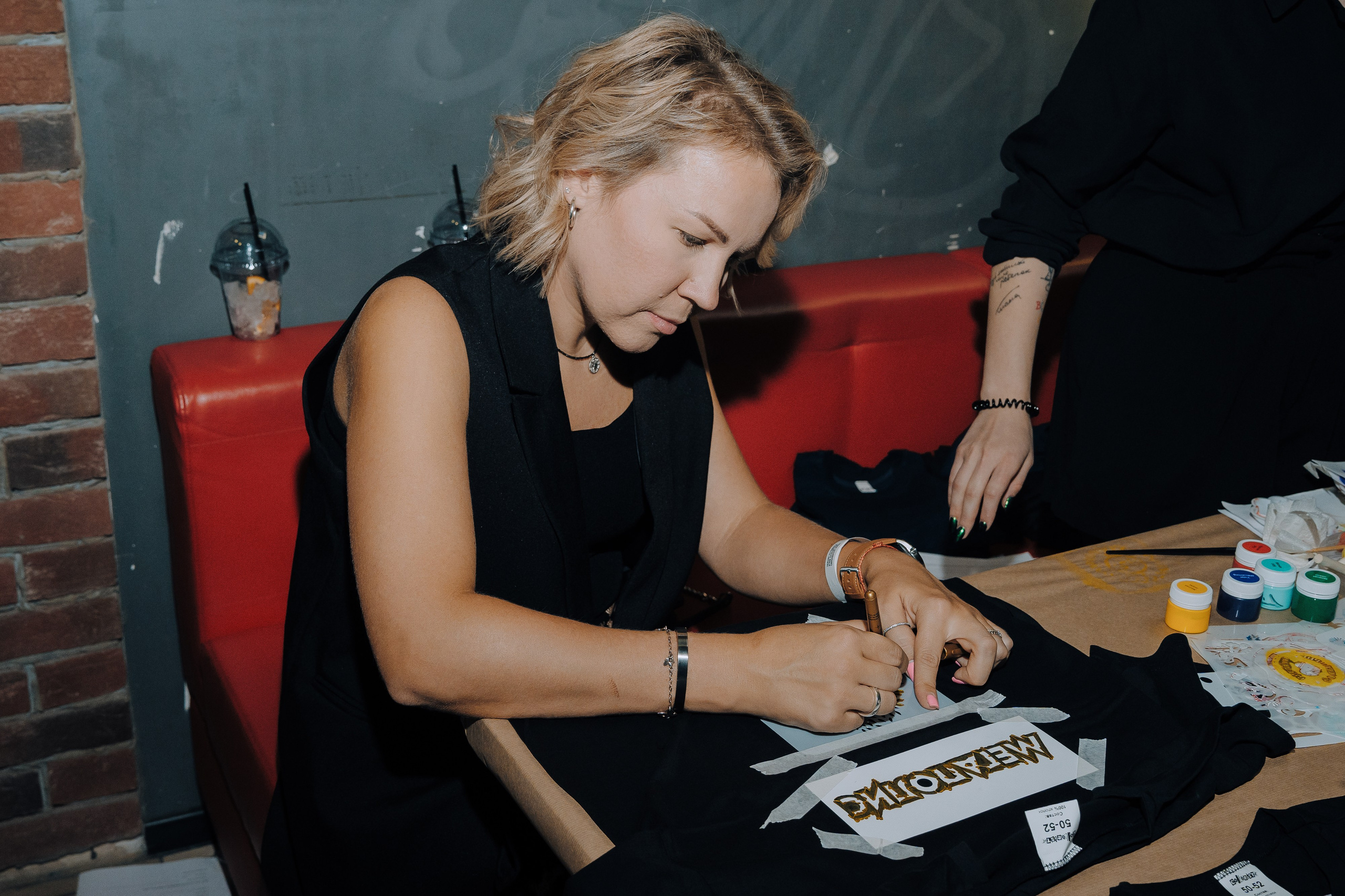 20 ЛЕТ МЕГАПОЛИС ЧЕЛЯБИНСК ХЕДЛАЙНЕР ЕЛКА. Репортажный фотограф Зуев Роман г. Челябинск