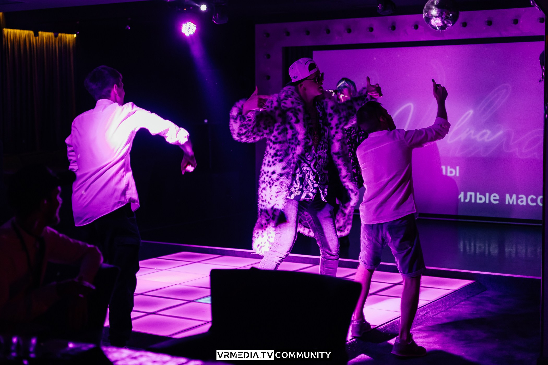 Караоке-бар «Volna»: День России