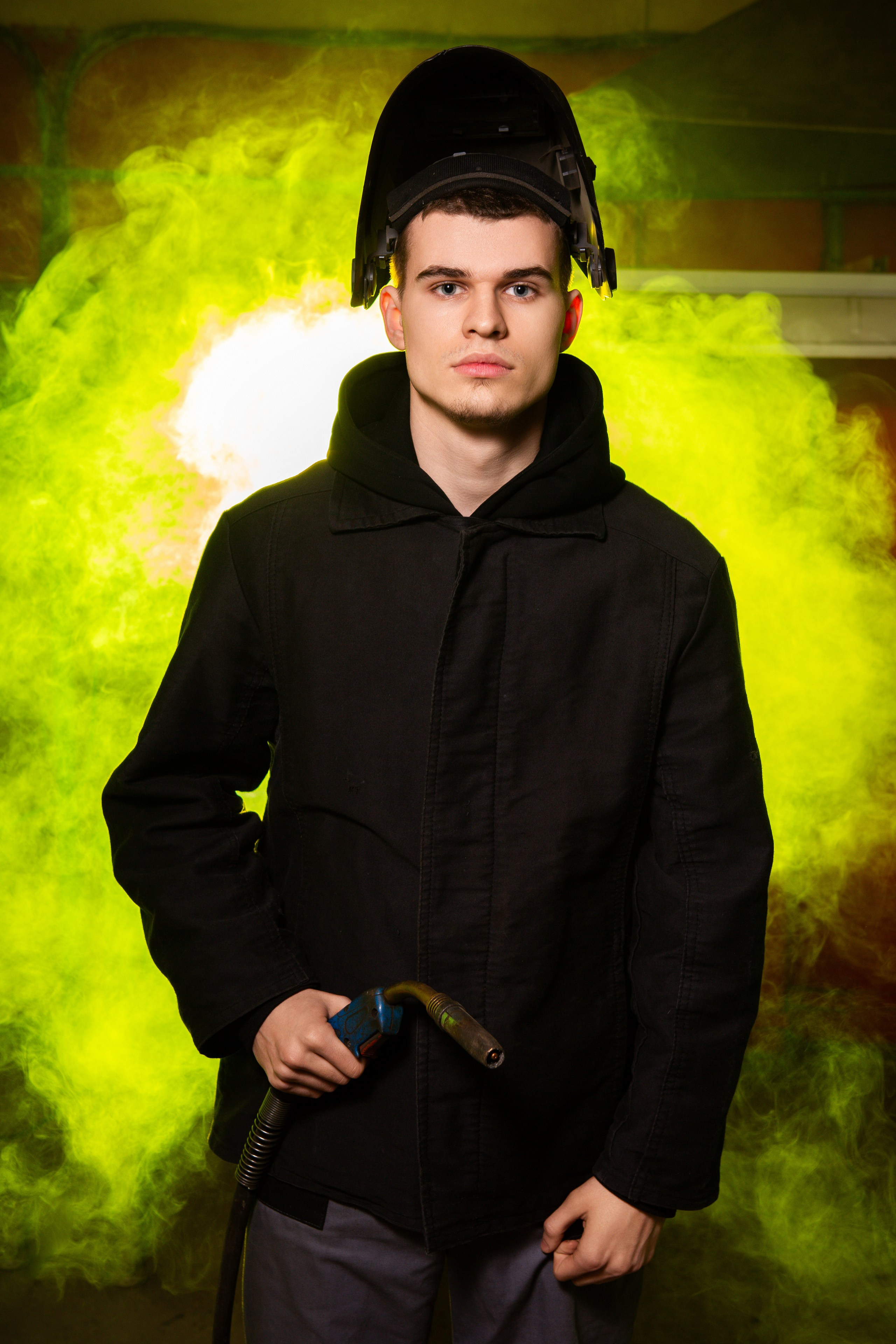 Портретная Фотосессия в Цеху для Выпускников Сварщиков | Твой Альбом Мценск. ТВОЙ АЛЬБОМ / ТВОИ ПРАВИЛА