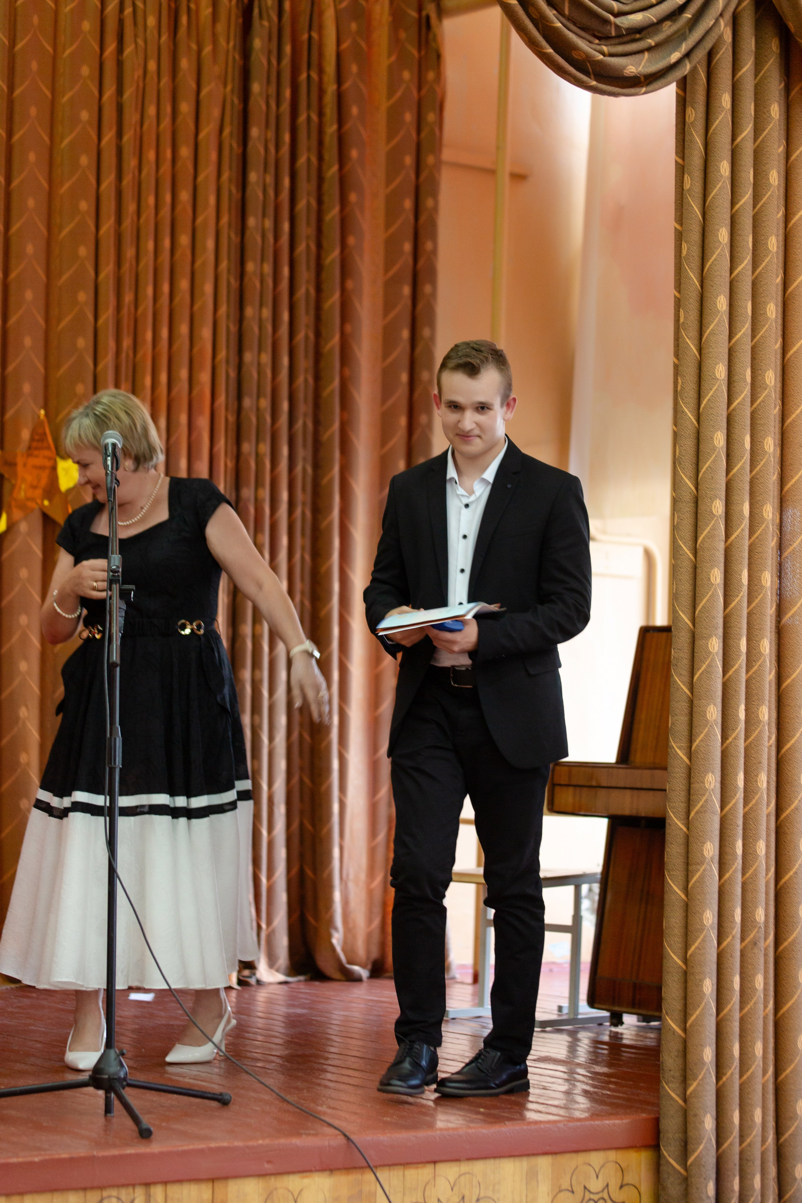 ВРУЧЕНИЕ ДИПЛОМОВ 9 ШКОЛА 2024 г. ТВОЙ АЛЬБОМ / ТВОИ ПРАВИЛА