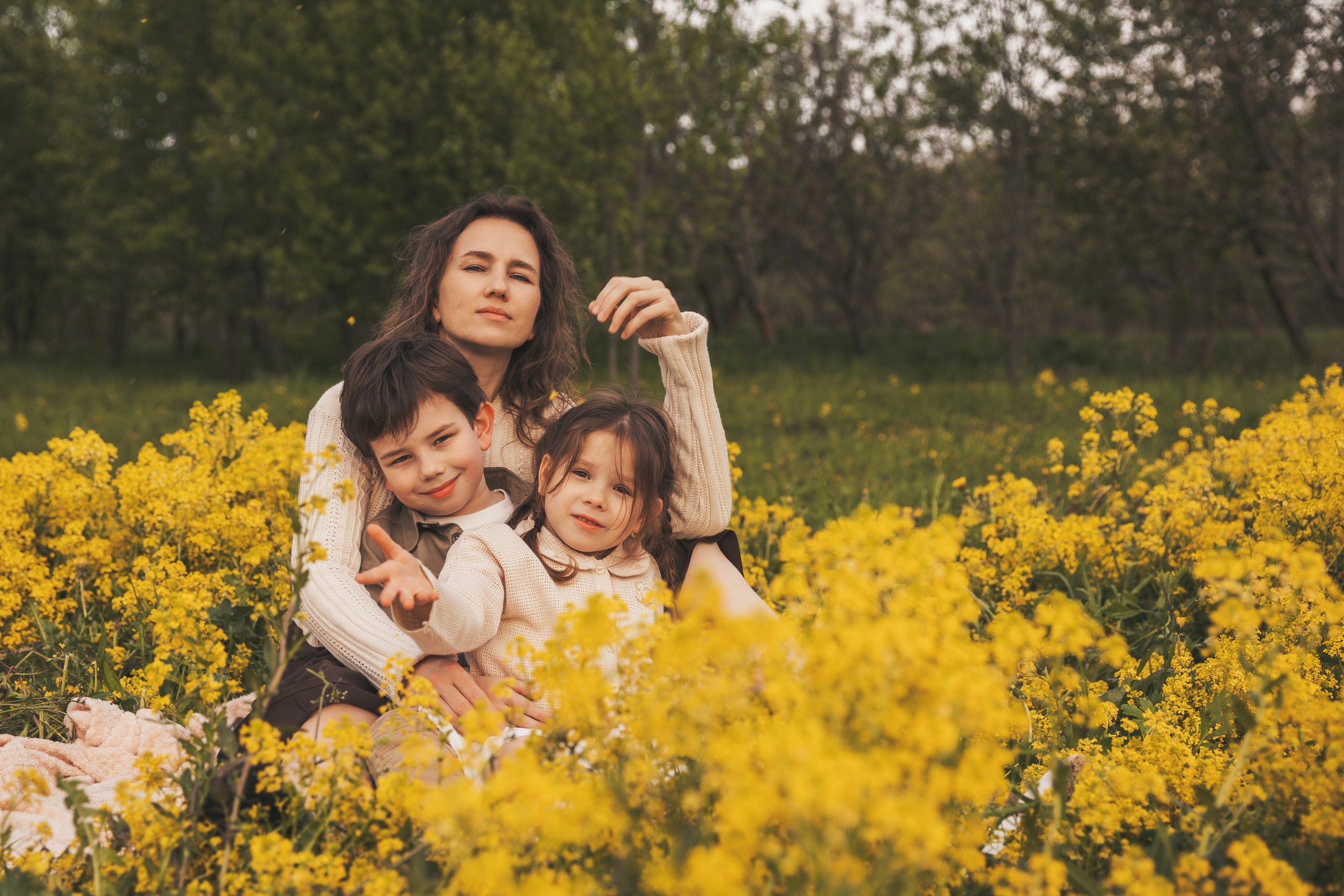 Фотосессия мамы с детьми в парке. Семейный и женский фотограф в Москве Надежда Воробьева