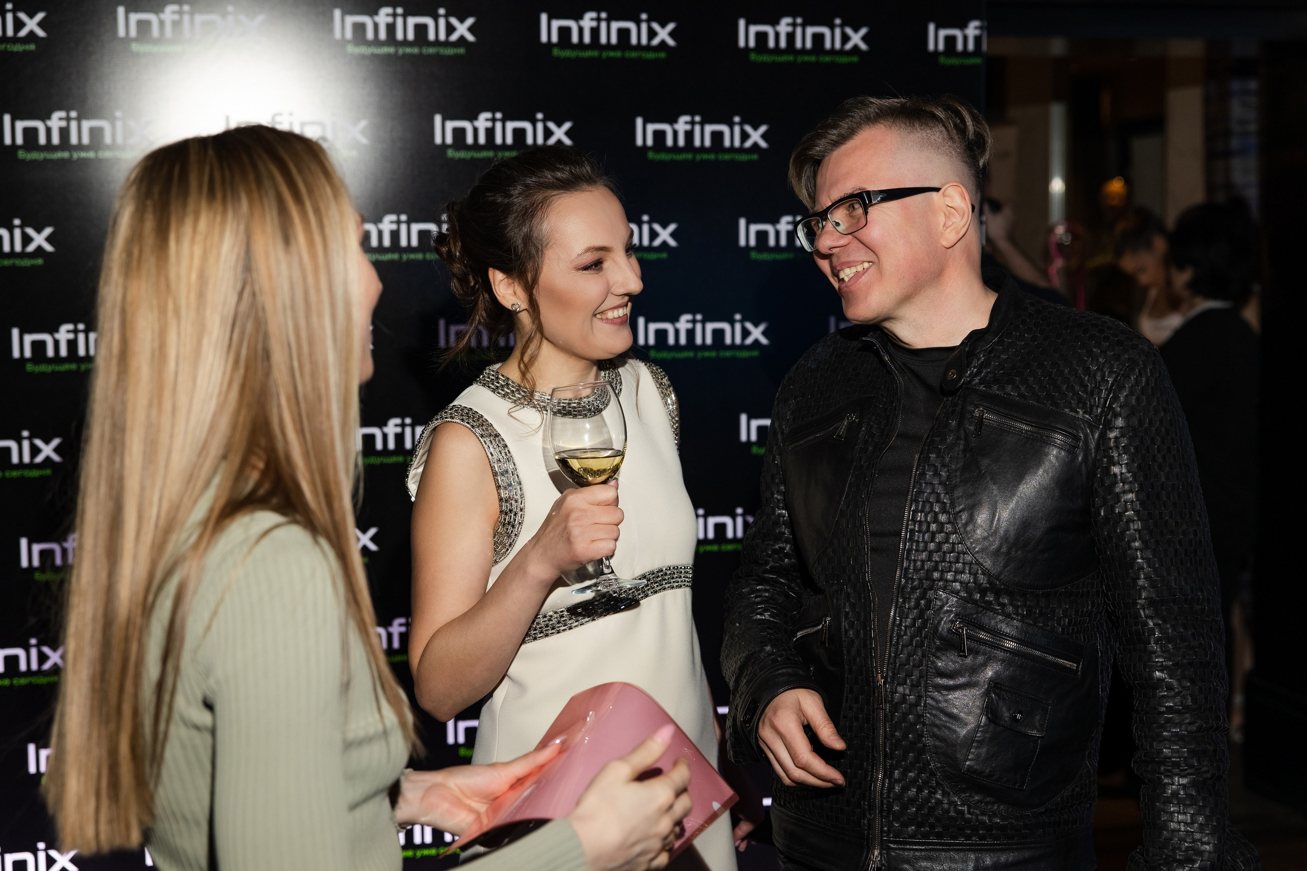 Презентация Infinix. Свадебный репортажный фотограф в Москве