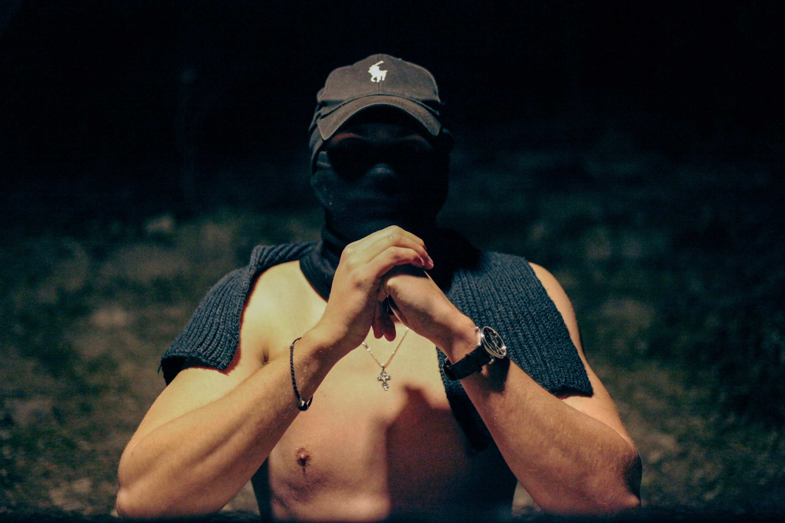 «Затянутая тишина: воспоминания прошлой жизни». Уличный фотограф Города N