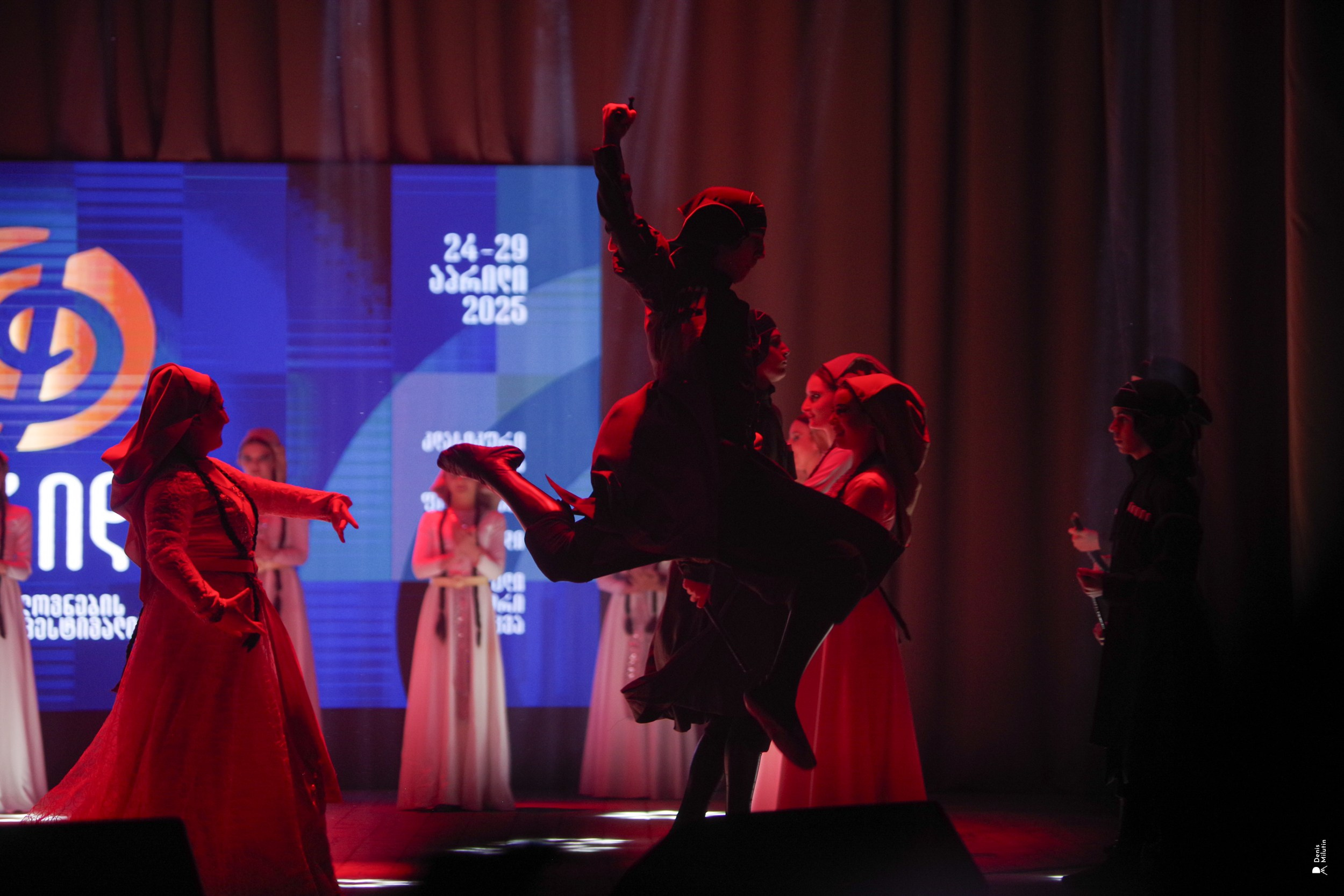 Танцы в Хоби. Портретный фотограф Денис Милютин