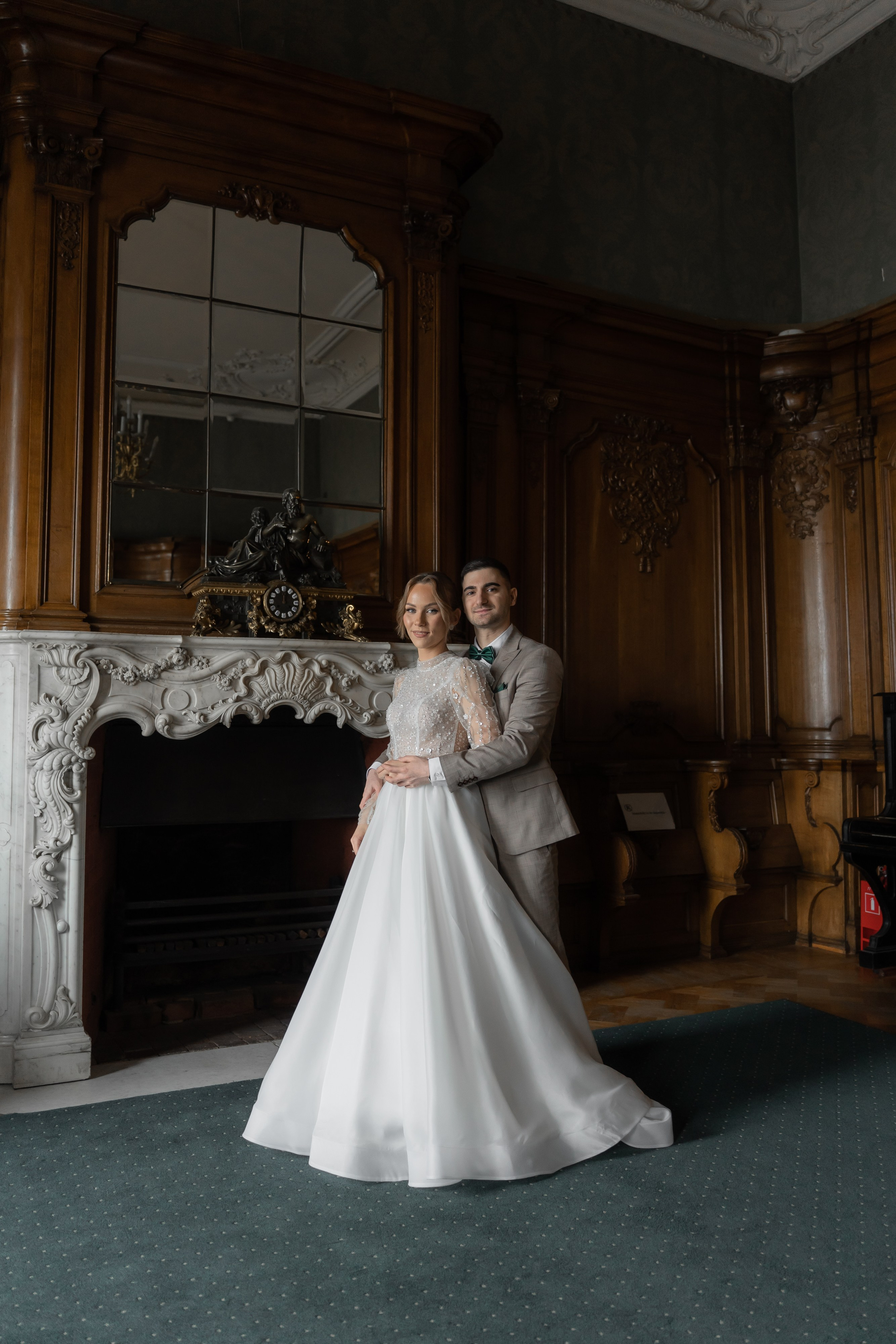 Жених и невеста в Доме ученых в Санкт-Петербурге. Свадебный фотограф Александр Невский в Санкт-Петербурге