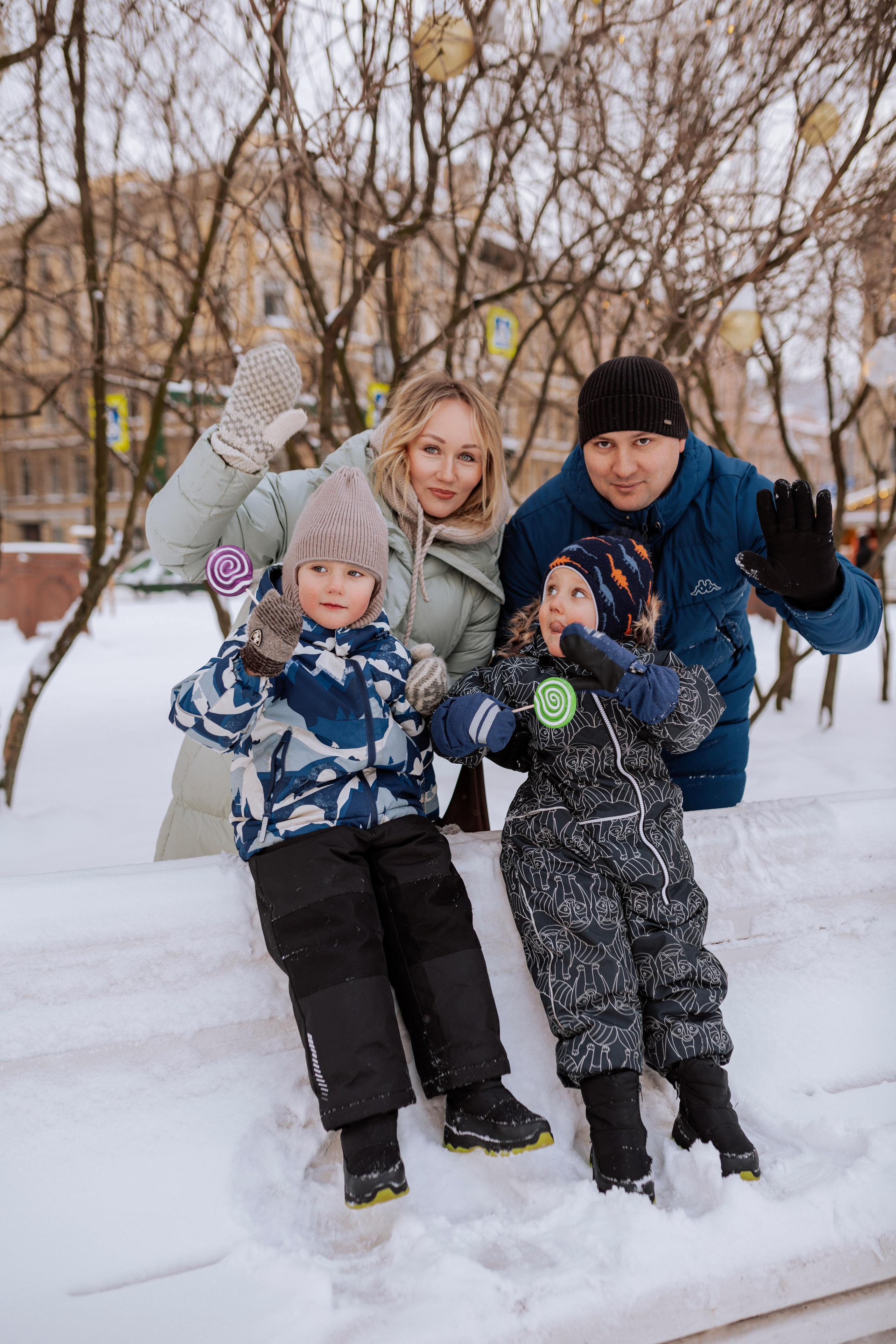 Семейная, Манежная площадь