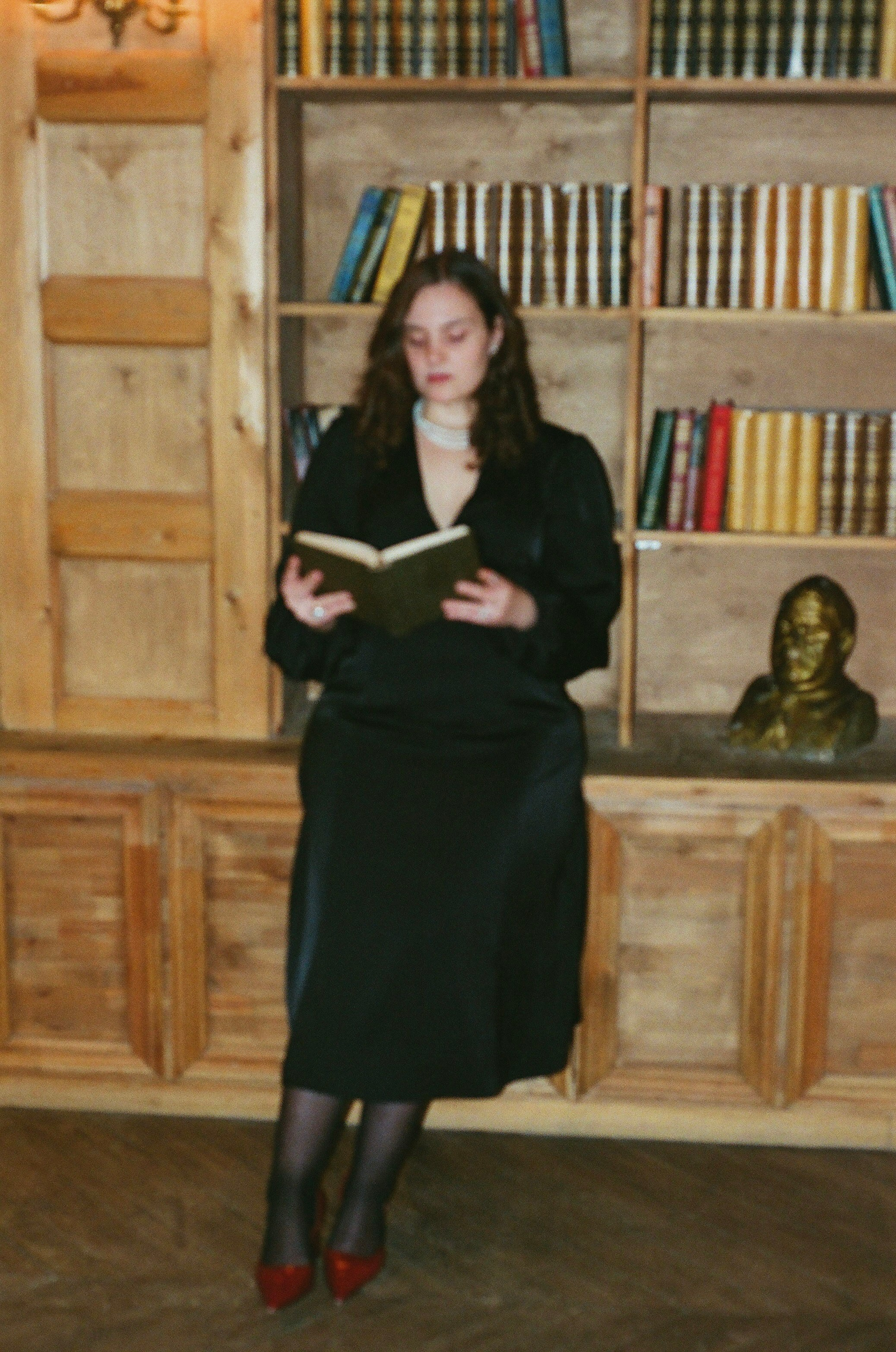 Elizabeth — episode 1. Пленочный фотограф