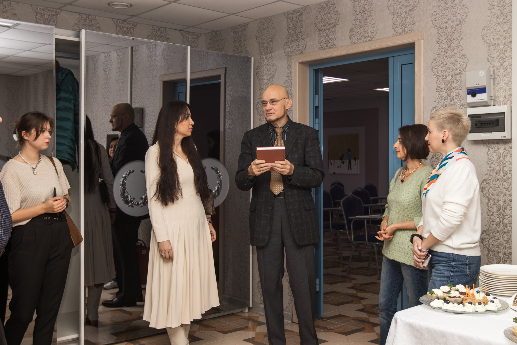 Встреча с потомком шоколадной фабрики Абрикосовых. Репортажный, промышленный и маркетплейс-фотограф Дмитрий Чернат