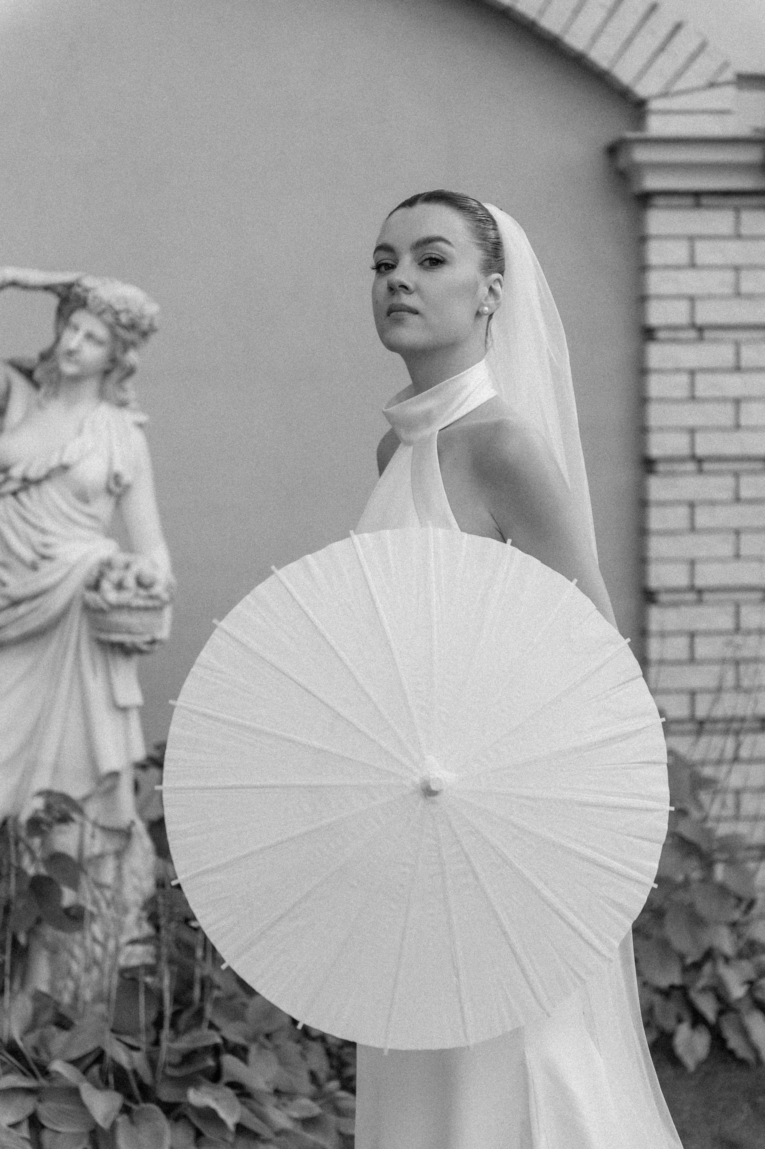 Wedding day in VERSAL PARK. Wedding PHOTOGRAPHER Andrew Vnukov