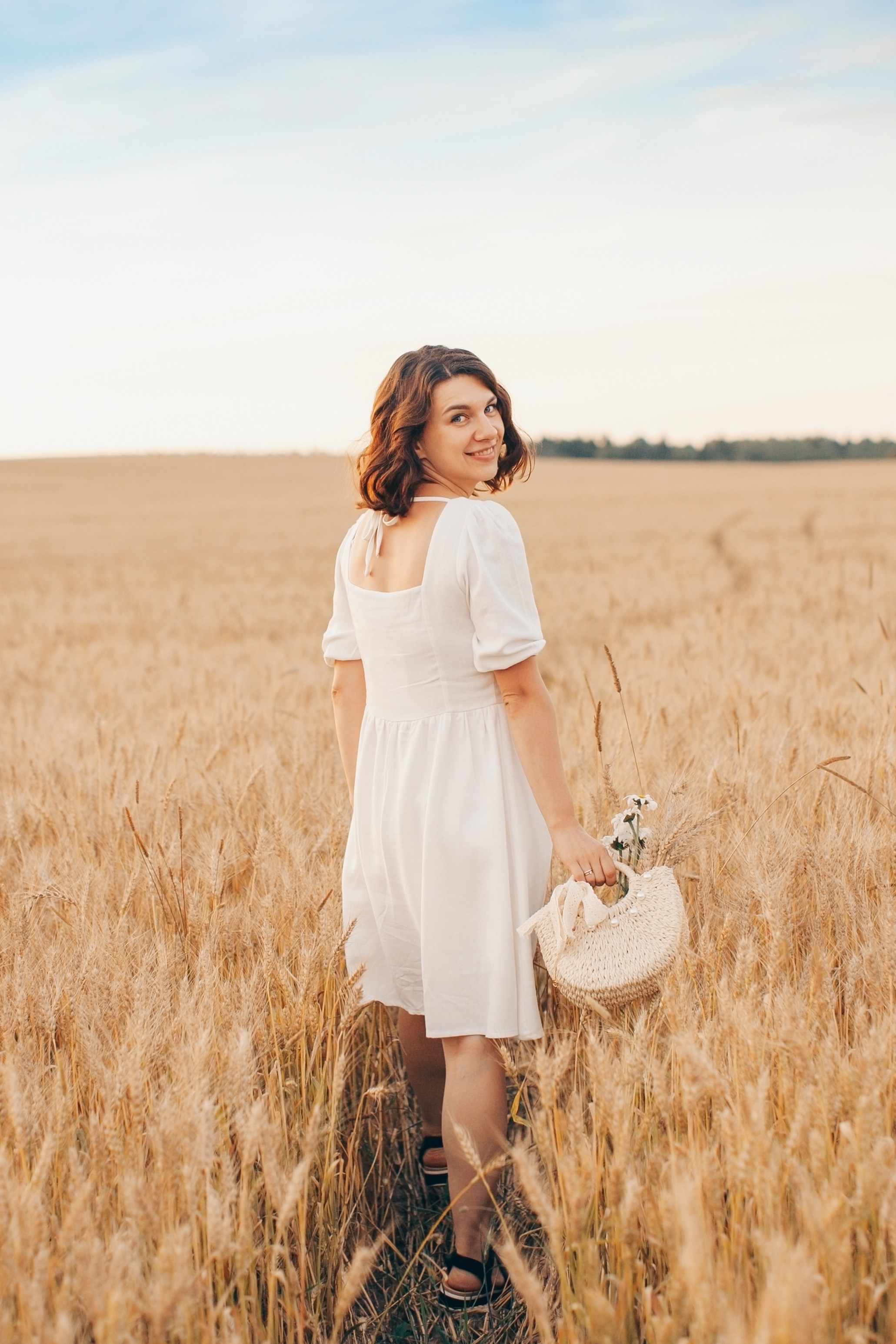 Семейная фотосессия в поле на закате. Фотограф Ольга Ефремова