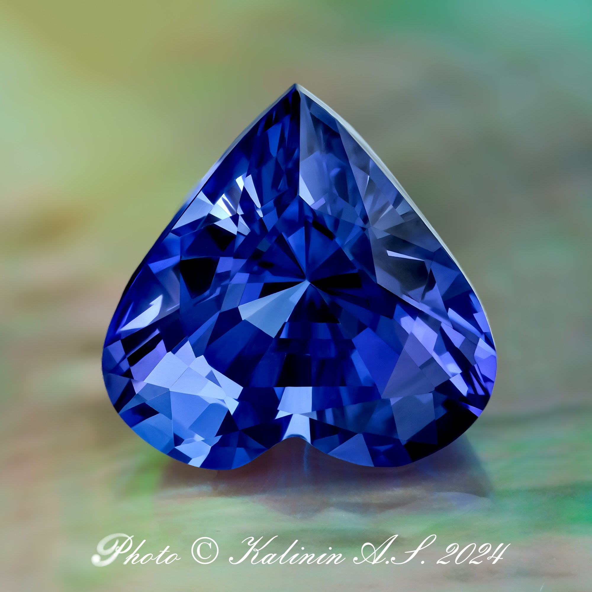 Профессиональная уникальная рекламная фотосъёмка драгоценных в Москве  тел +7 966-003-13-07. Высококачественная профессиональная рекламная фотосъёмка ювелирных украшений, драгоценных камней в Москве. Обучение, консультация