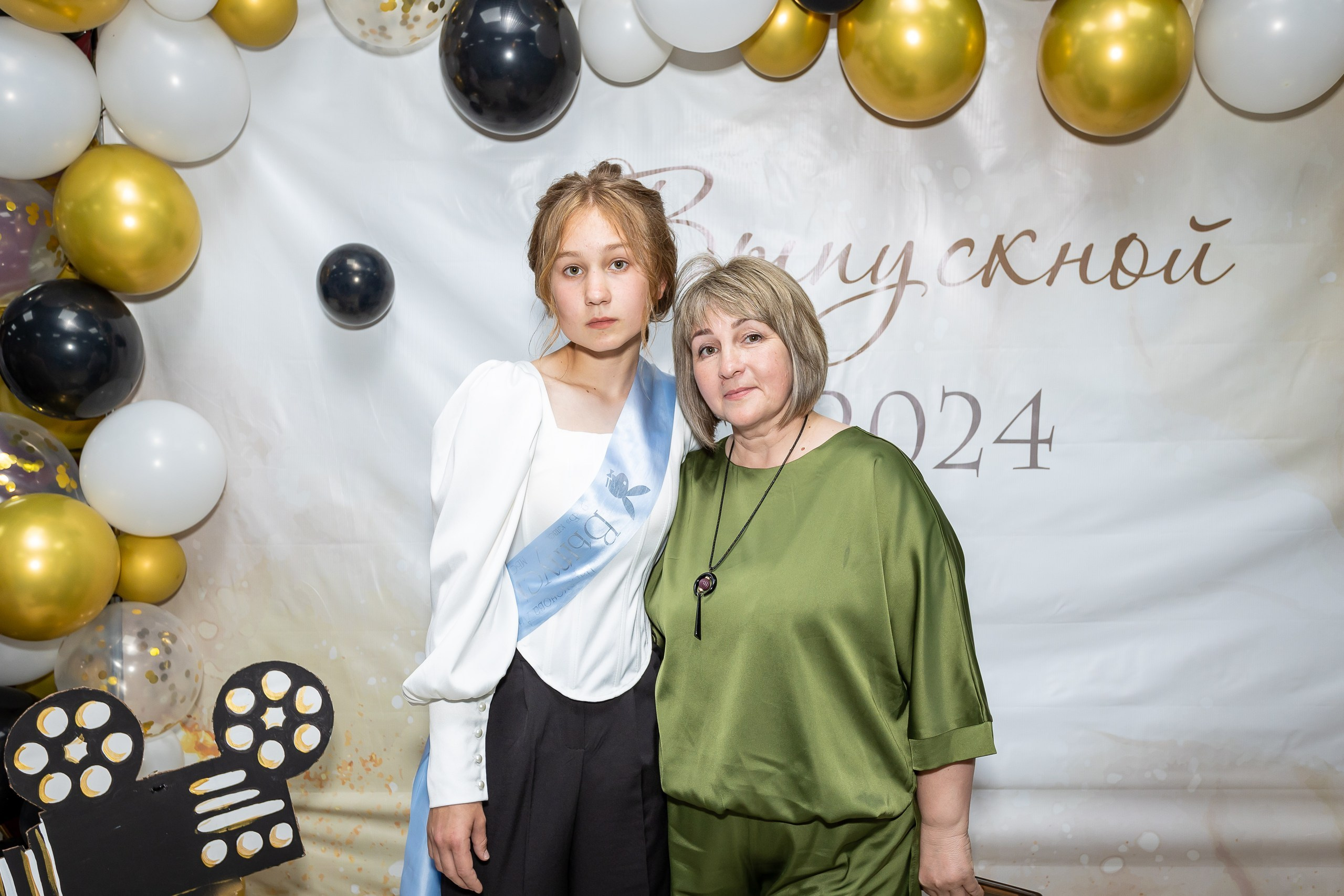 Вручение аттестата и выпускной вечер. Выпускные альбомы Майкоп, Краснодар Елена Золотарева