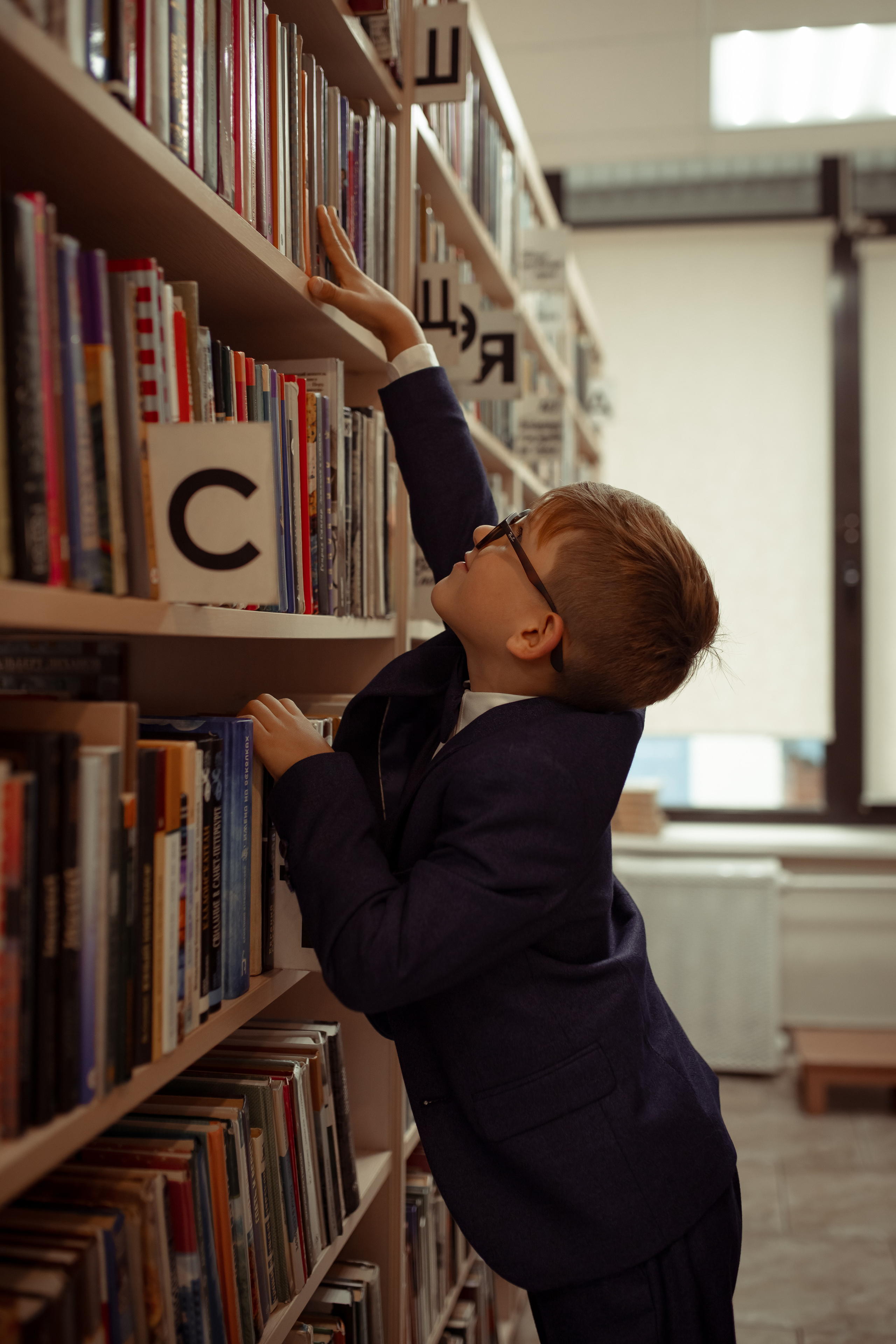 Портретная фотосессия первоклашек в библиотеке. Семейный и детский фотограф в Москве Дорогова Екатерина