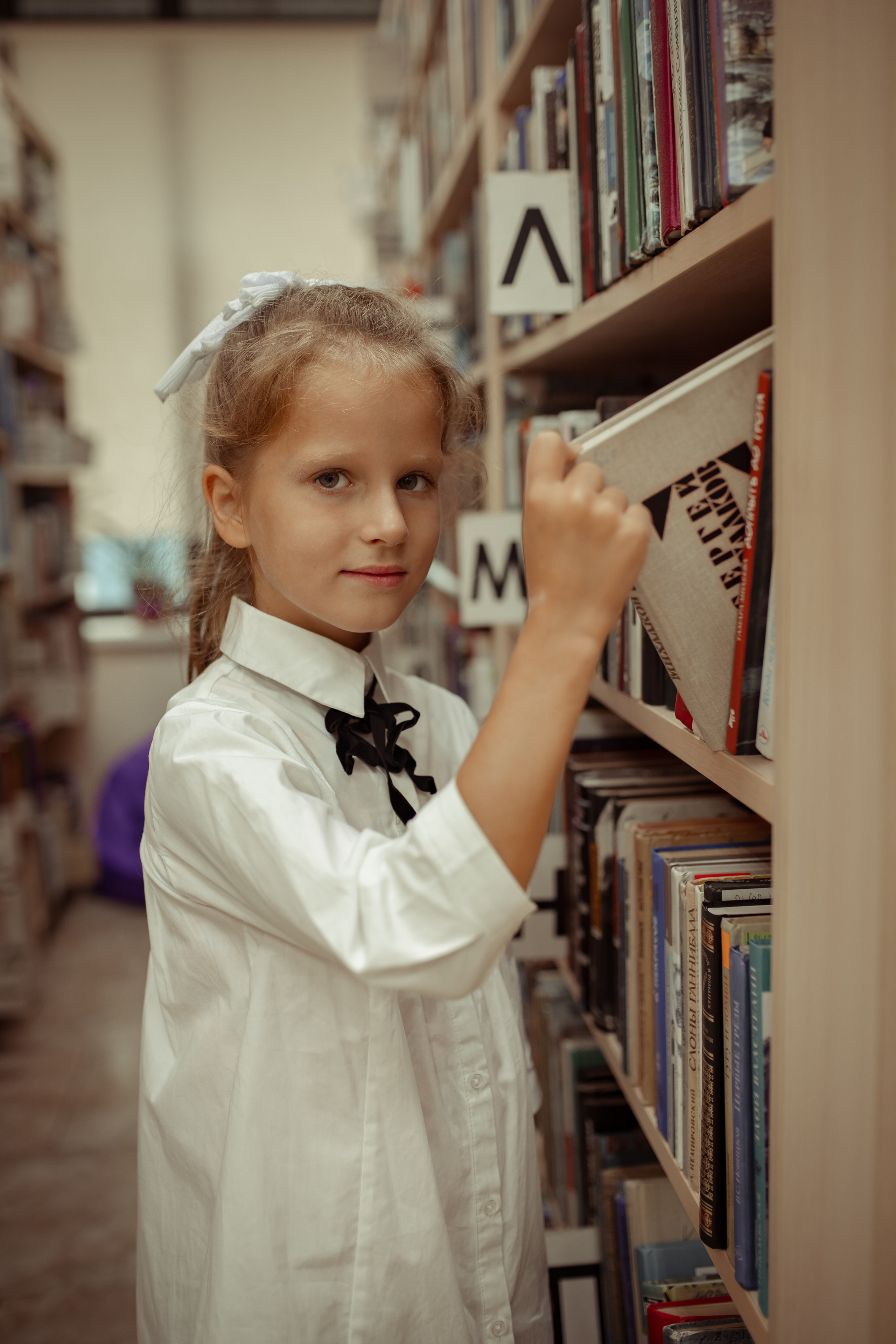 Портретная фотосессия первоклашек в библиотеке. Семейный и детский фотограф в Москве Дорогова Екатерина