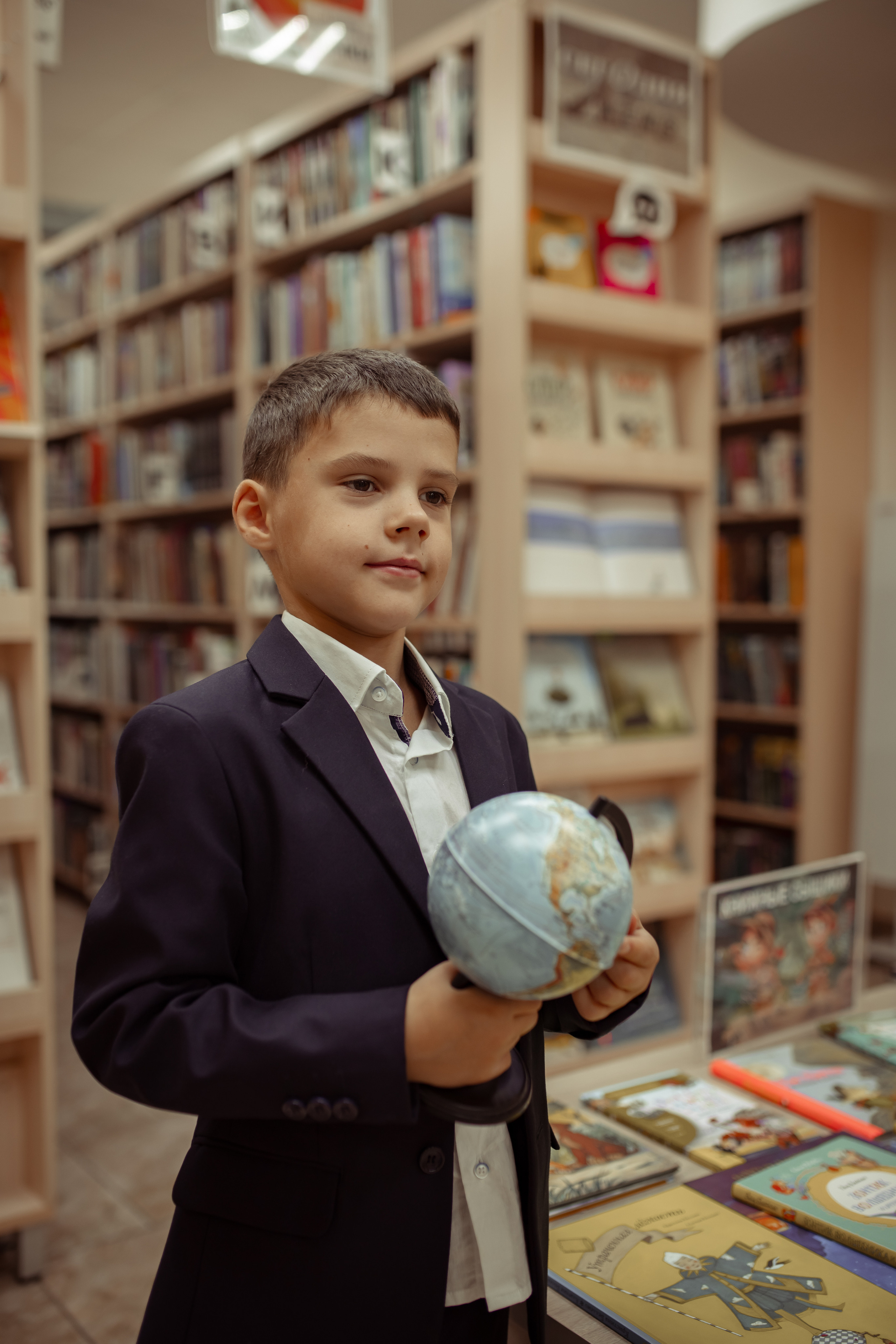 Портретная фотосессия первоклашек в библиотеке. Семейный и детский фотограф в Москве Дорогова Екатерина