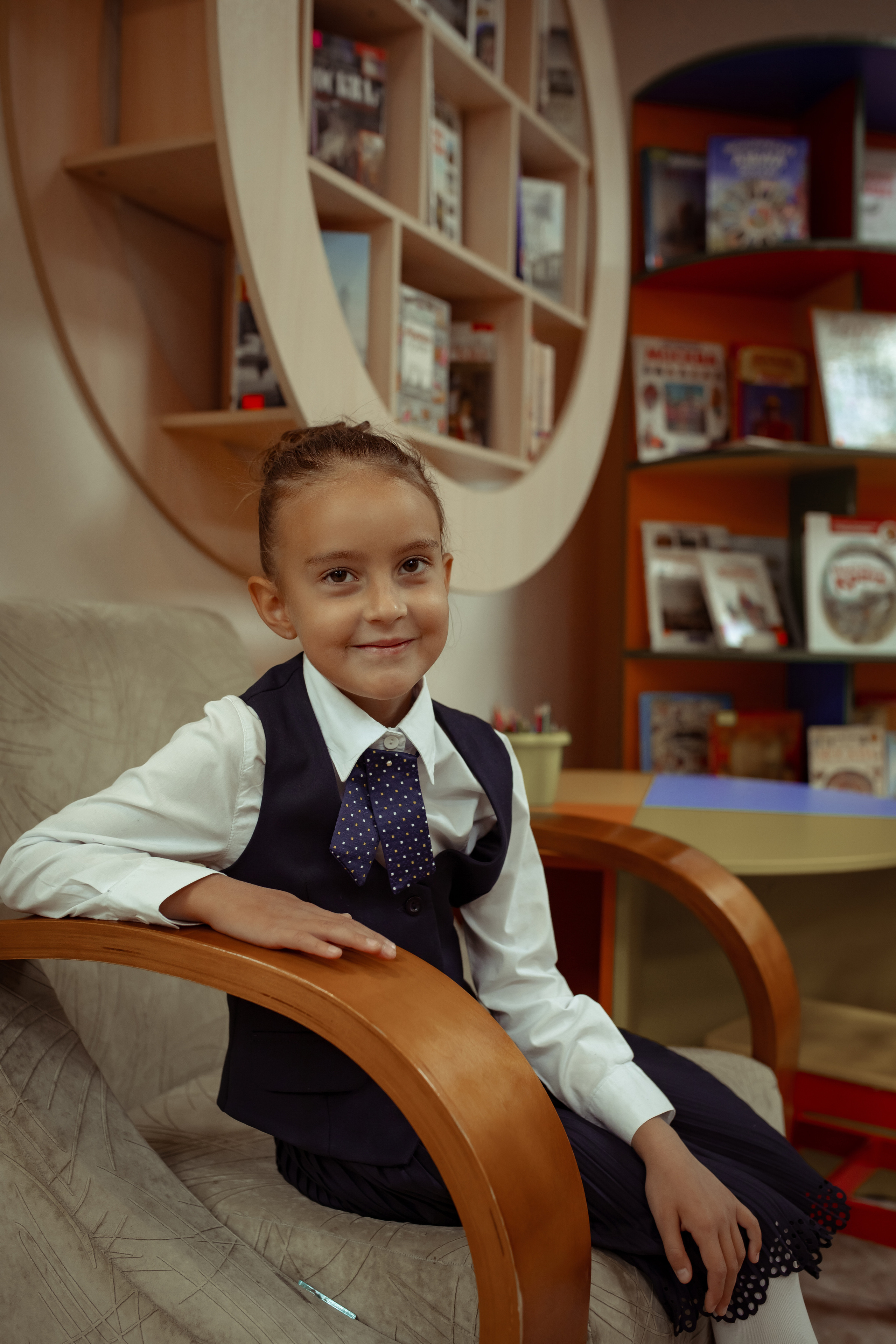 Портретная фотосессия первоклашек в библиотеке. Семейный и детский фотограф в Москве Дорогова Екатерина