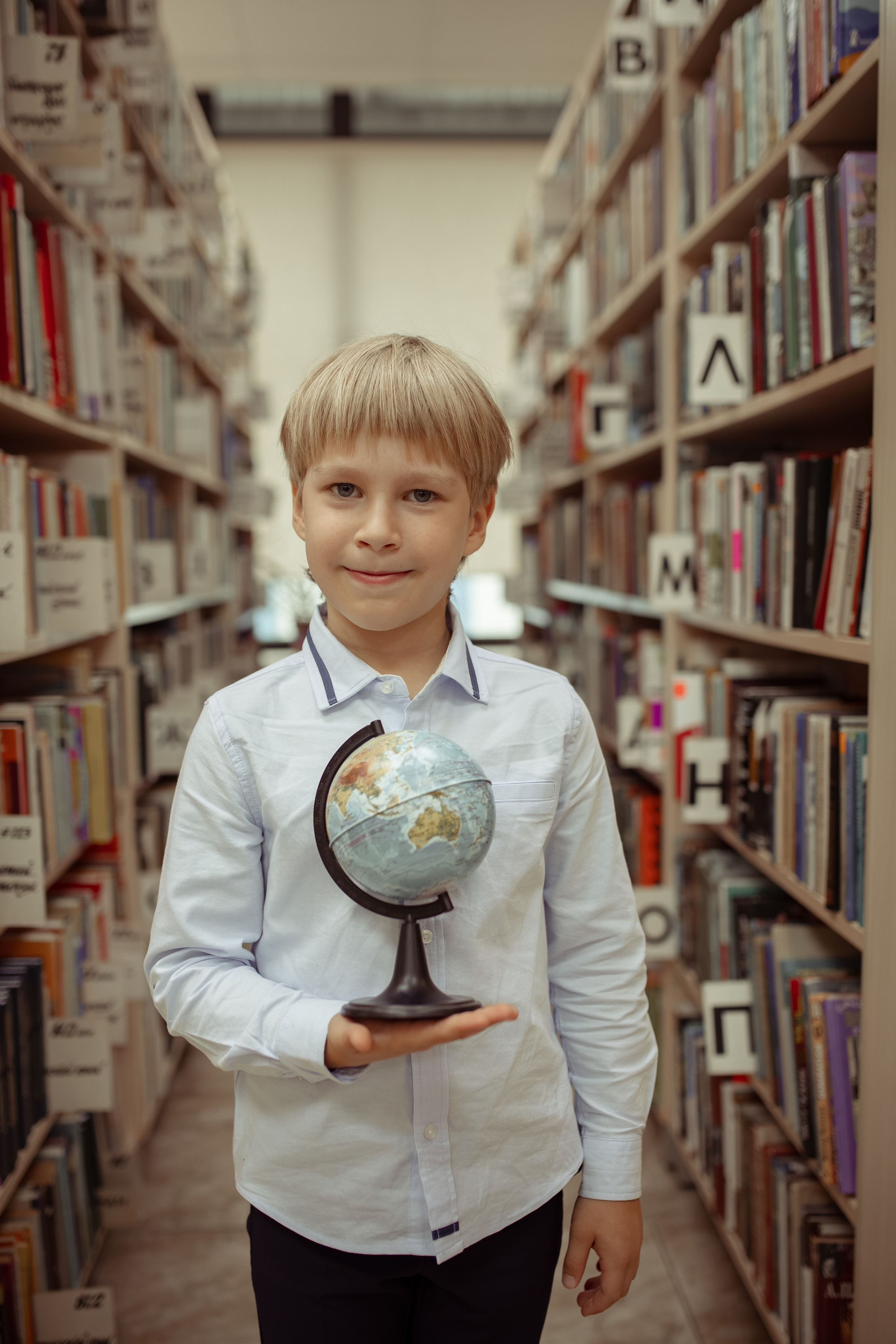 Портретная фотосессия первоклашек в библиотеке. Семейный и детский фотограф в Москве Дорогова Екатерина