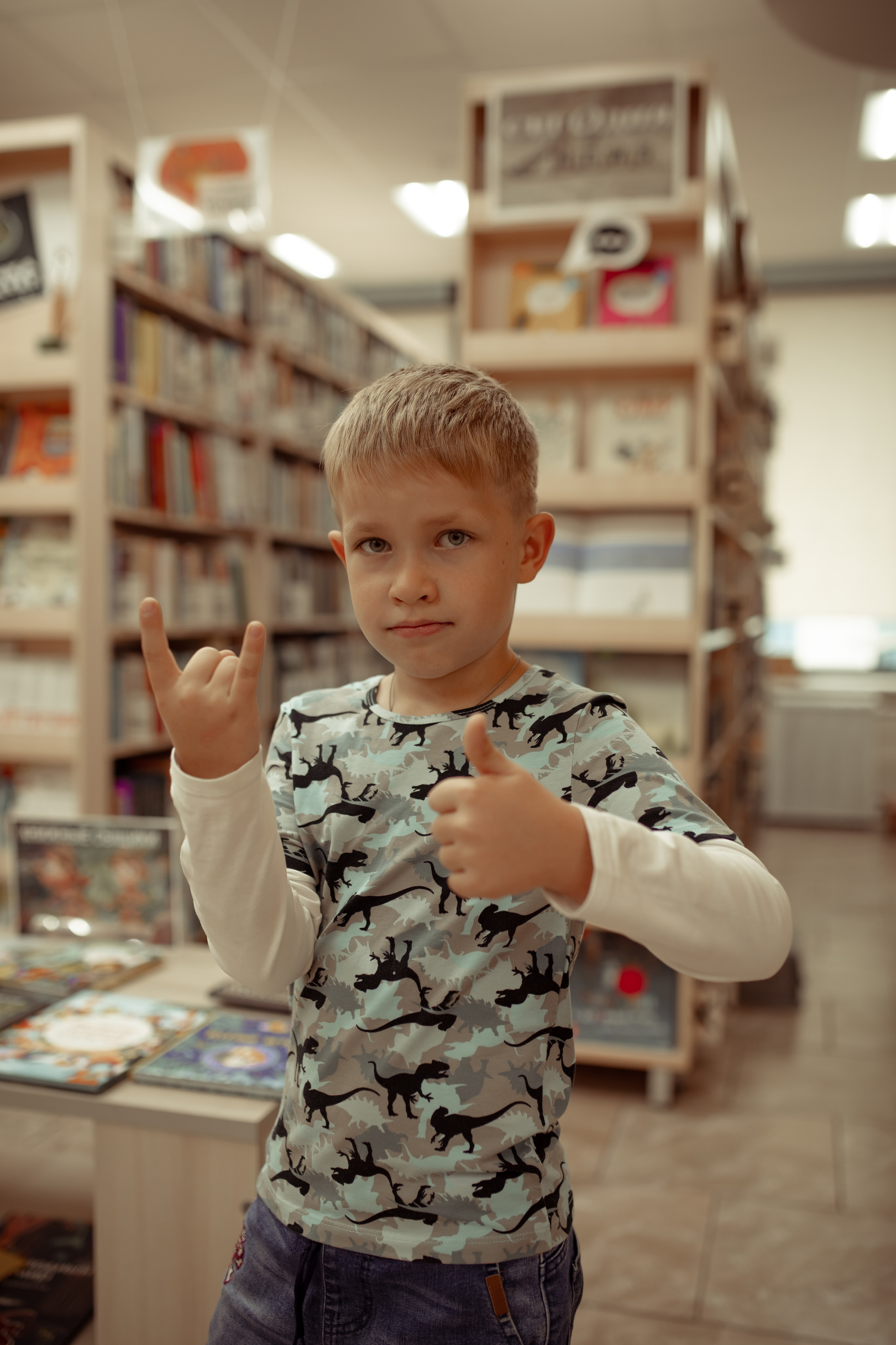 Портретная фотосессия первоклашек в библиотеке. Семейный и детский фотограф в Москве Дорогова Екатерина