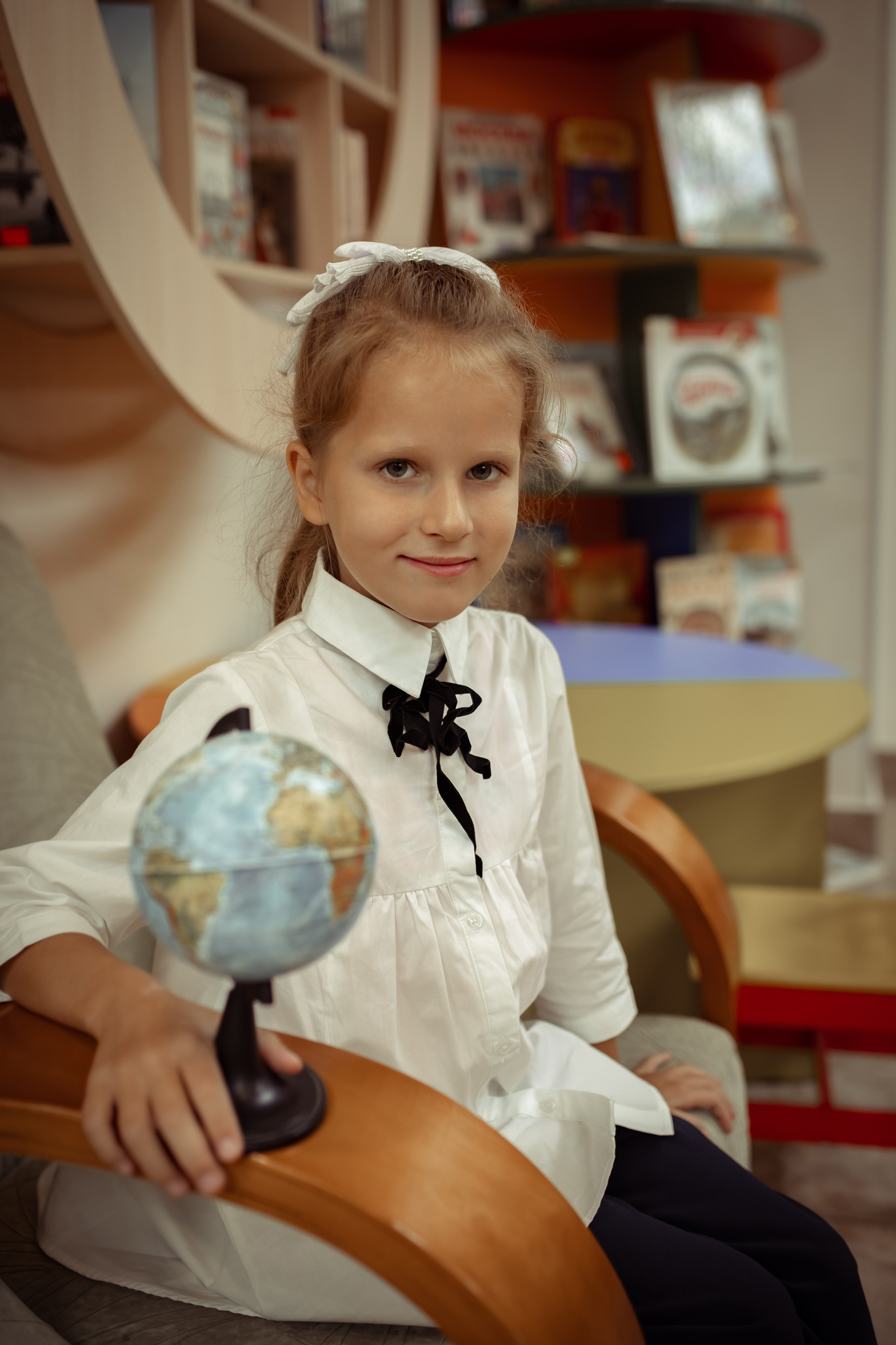 Портретная фотосессия первоклашек в библиотеке. Семейный и детский фотограф в Москве Дорогова Екатерина
