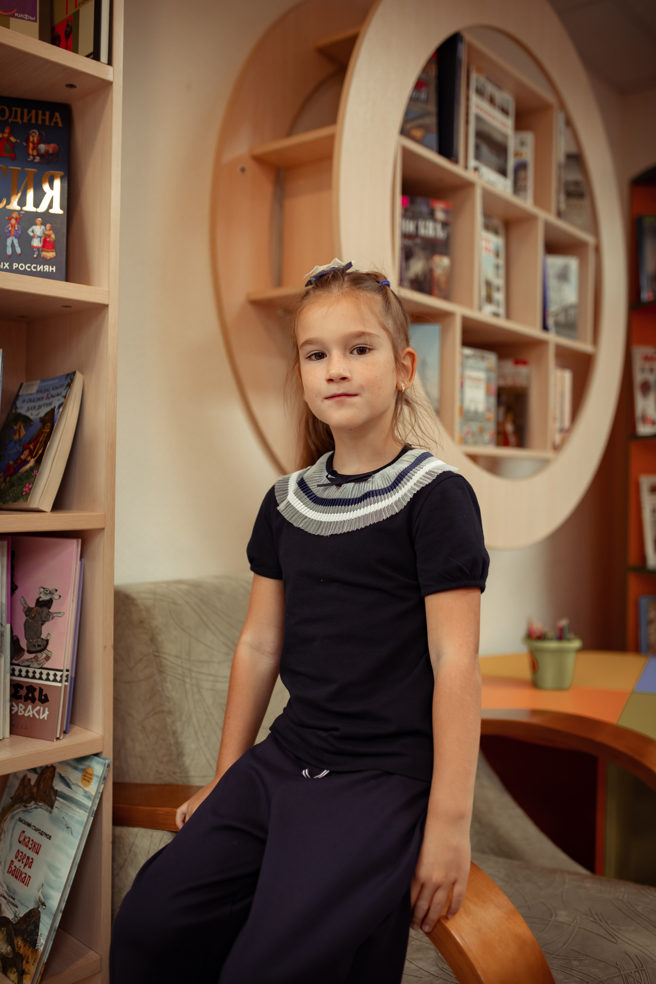 Портретная фотосессия первоклашек в библиотеке. Семейный и детский фотограф в Москве Дорогова Екатерина