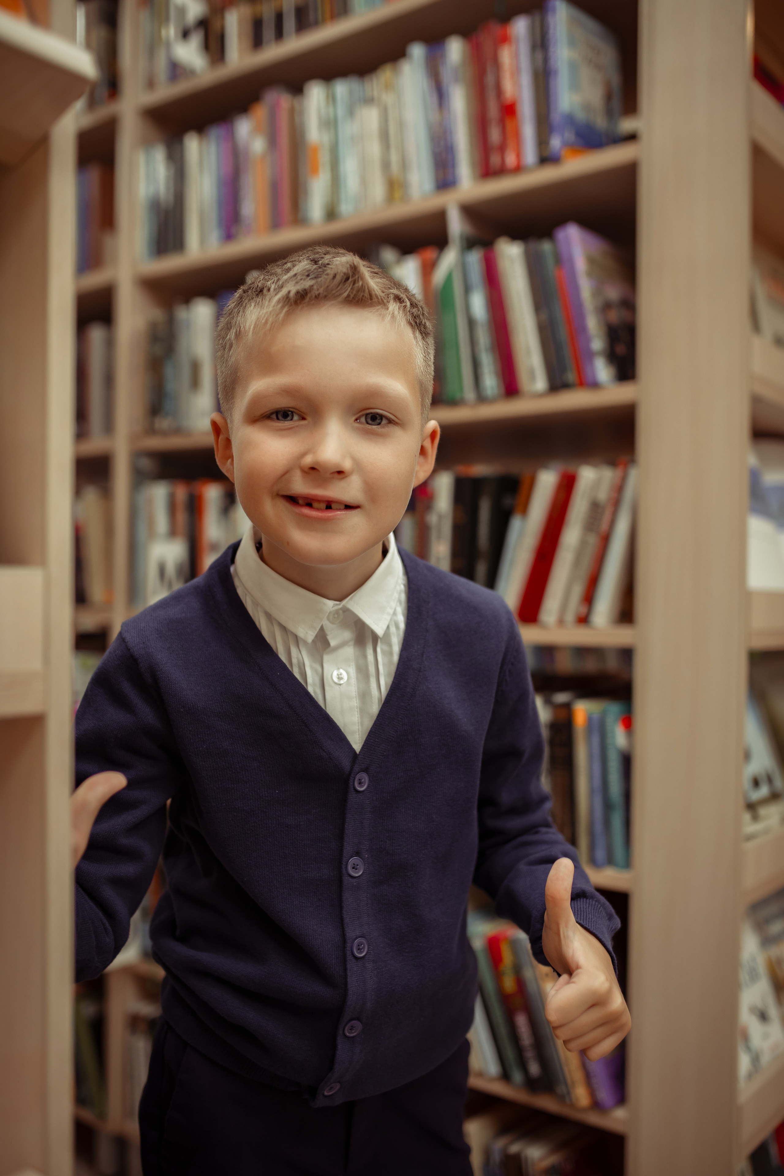 Портретная фотосессия первоклашек в библиотеке. Семейный и детский фотограф в Москве Дорогова Екатерина