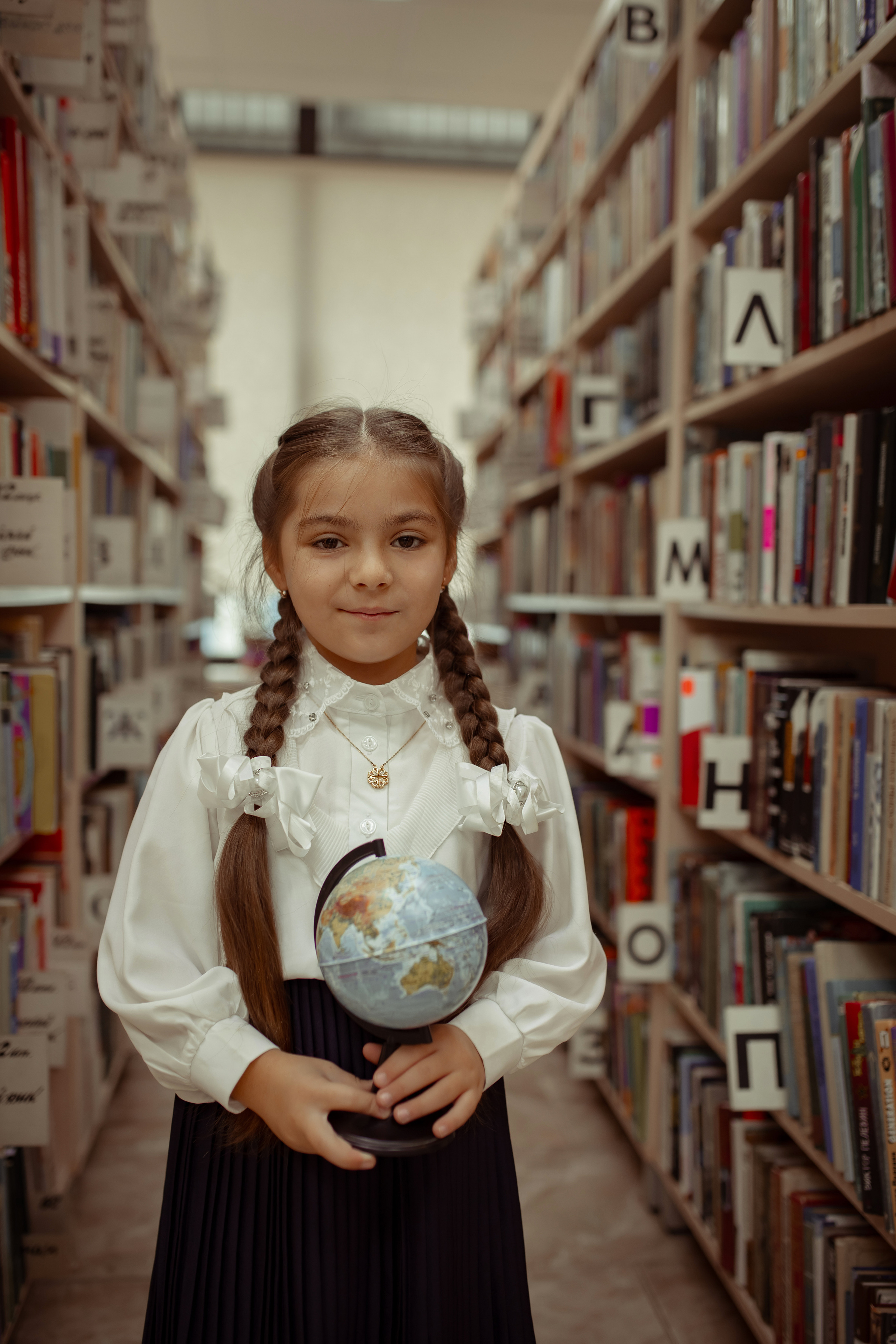 Портретная фотосессия первоклашек в библиотеке. Семейный и детский фотограф в Москве Дорогова Екатерина